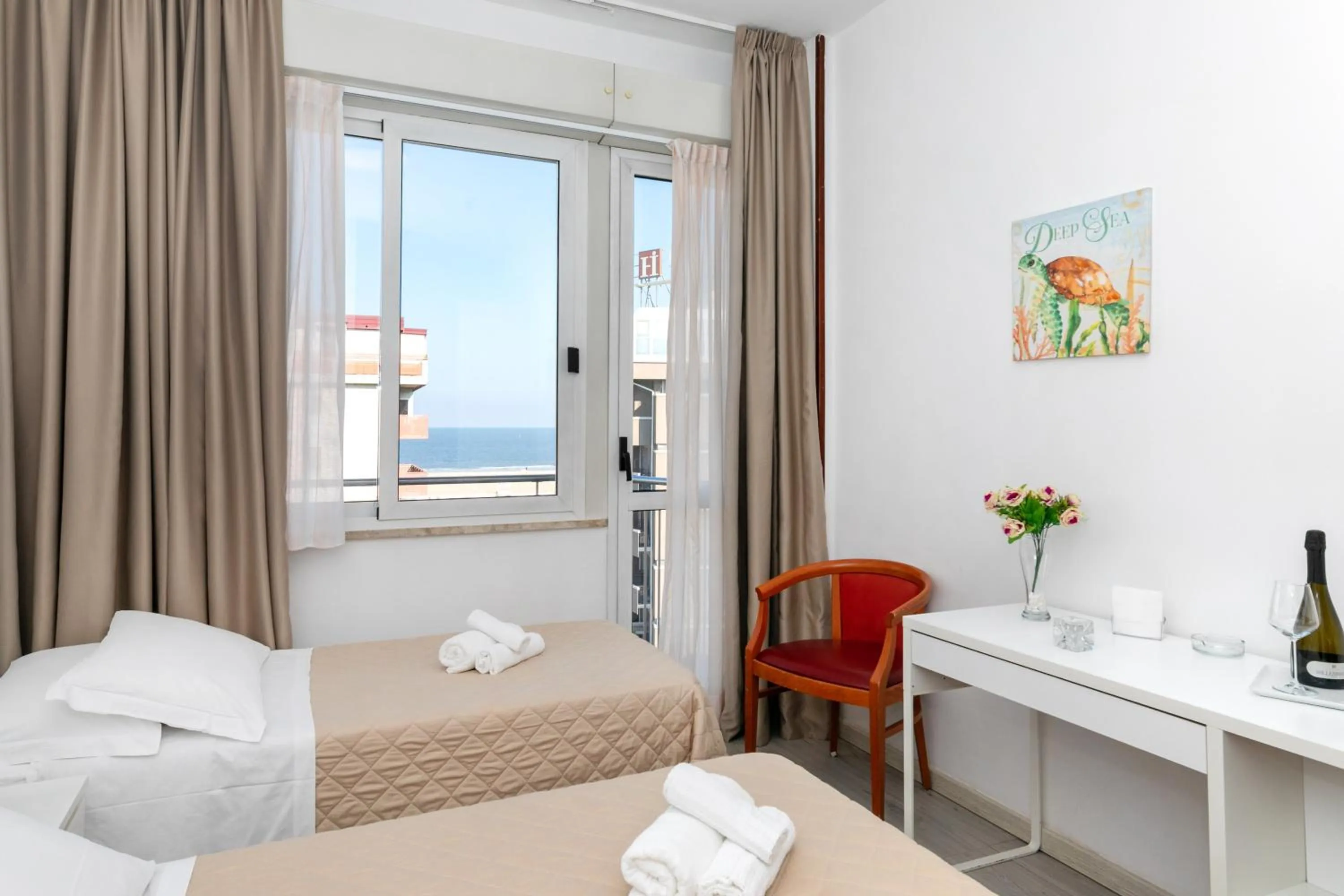 Bedroom, Bed in Hotel La Perla Rimini