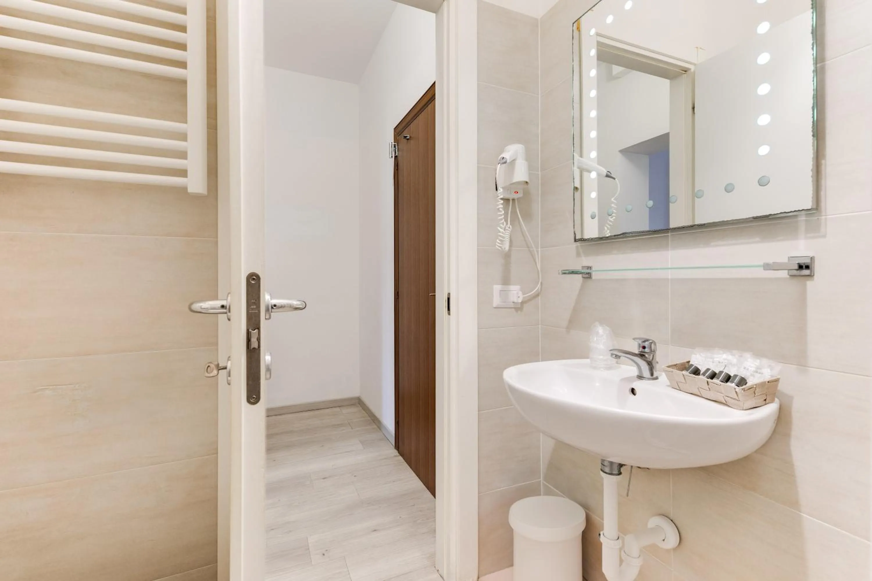 Bathroom in Hotel La Perla Rimini