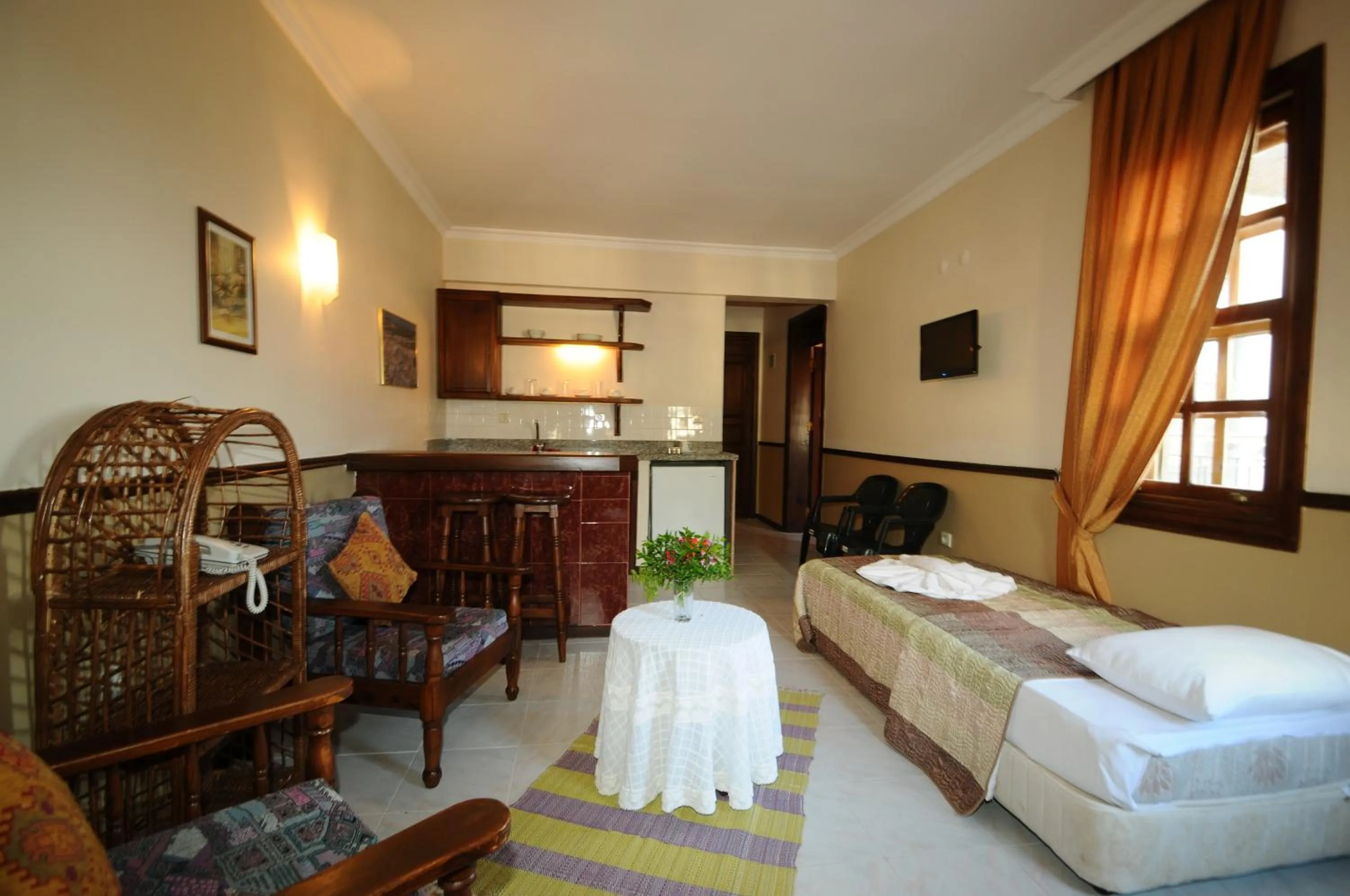 Photo of the whole room in Hisar Holiday Club