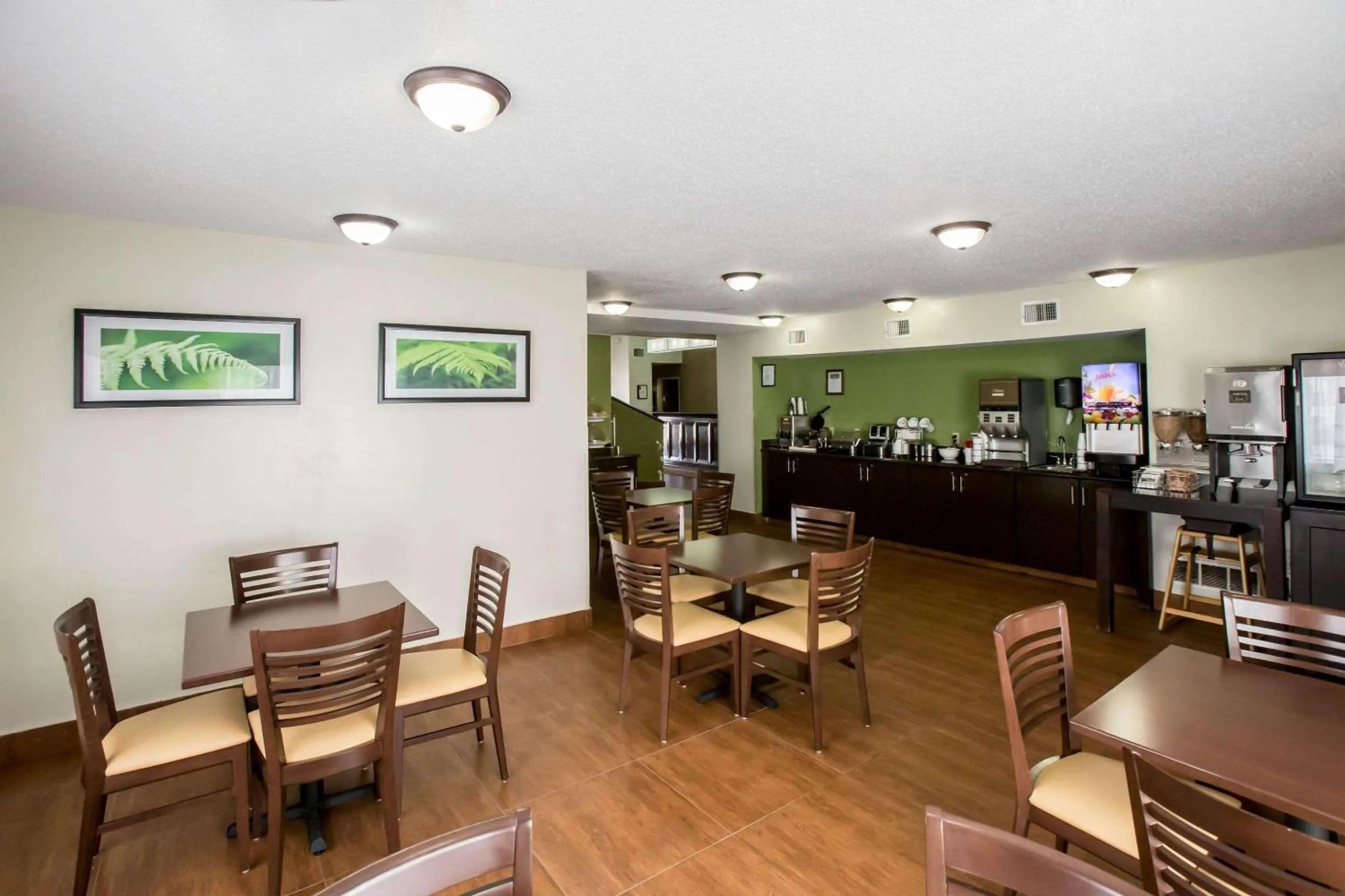 Restaurant/places to eat in Sleep Inn Rockford I-90