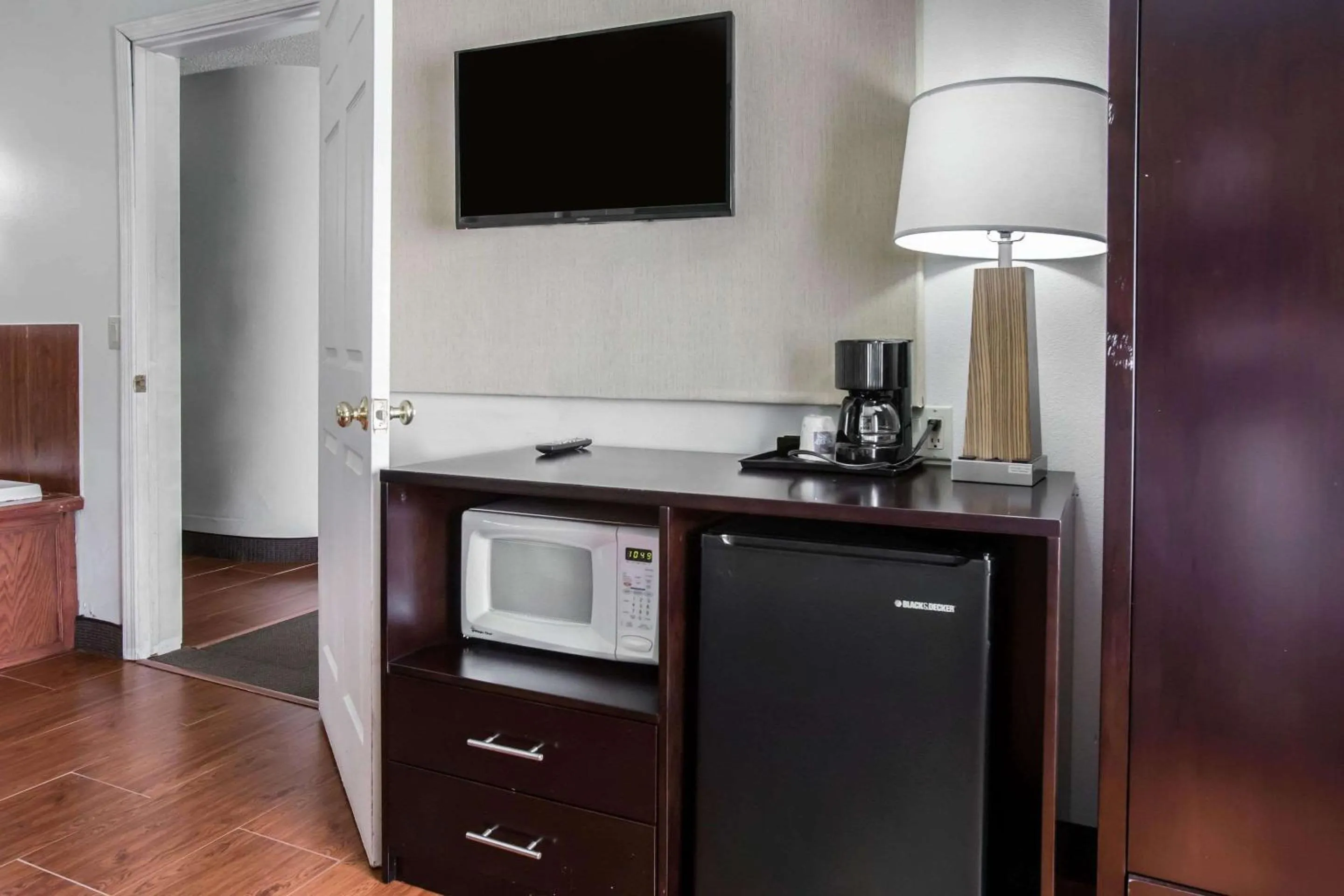 Photo of the whole room in Sleep Inn Rockford I-90