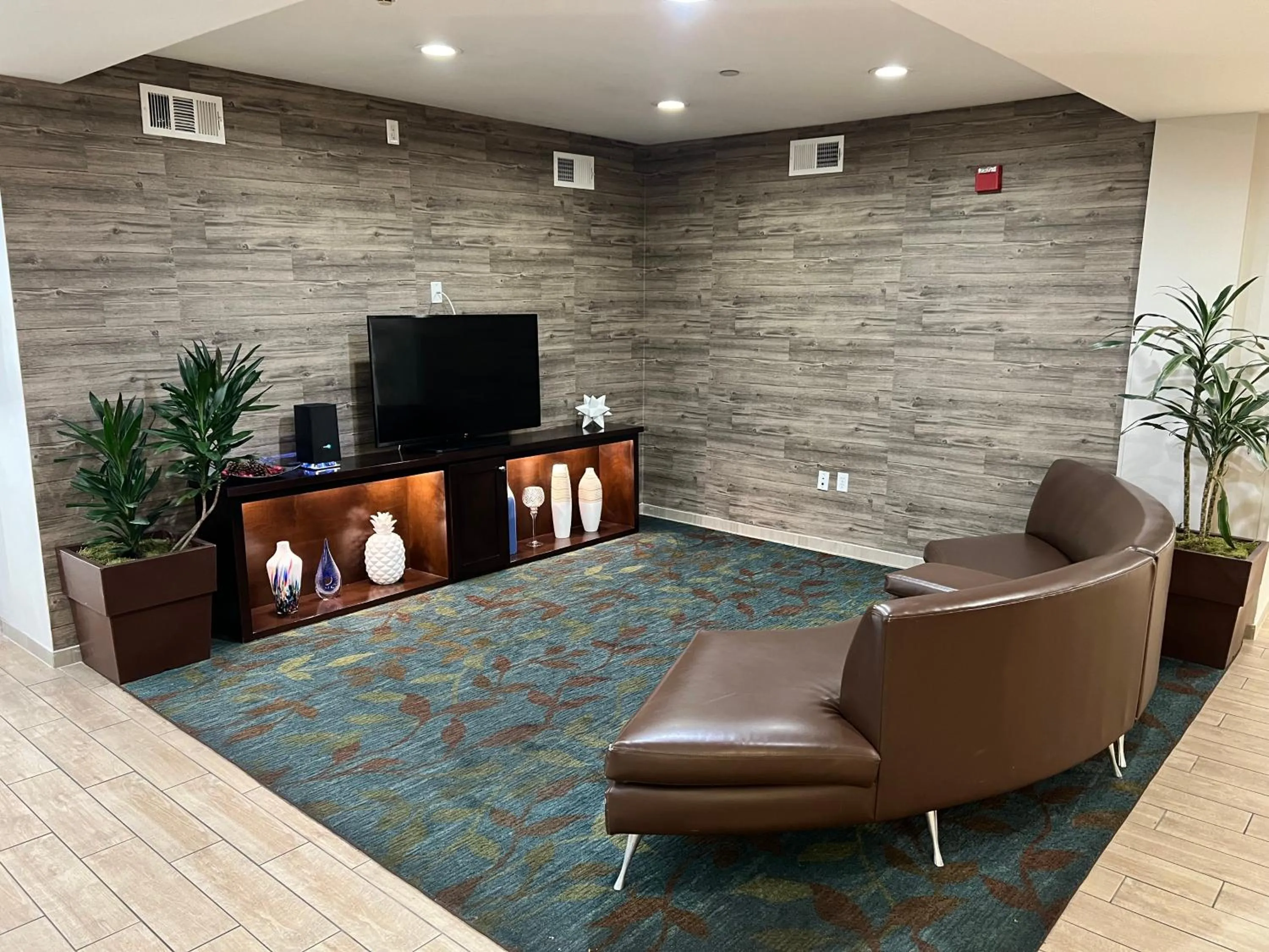 TV and multimedia in Candlewood Suites LAX Hawthorne by IHG