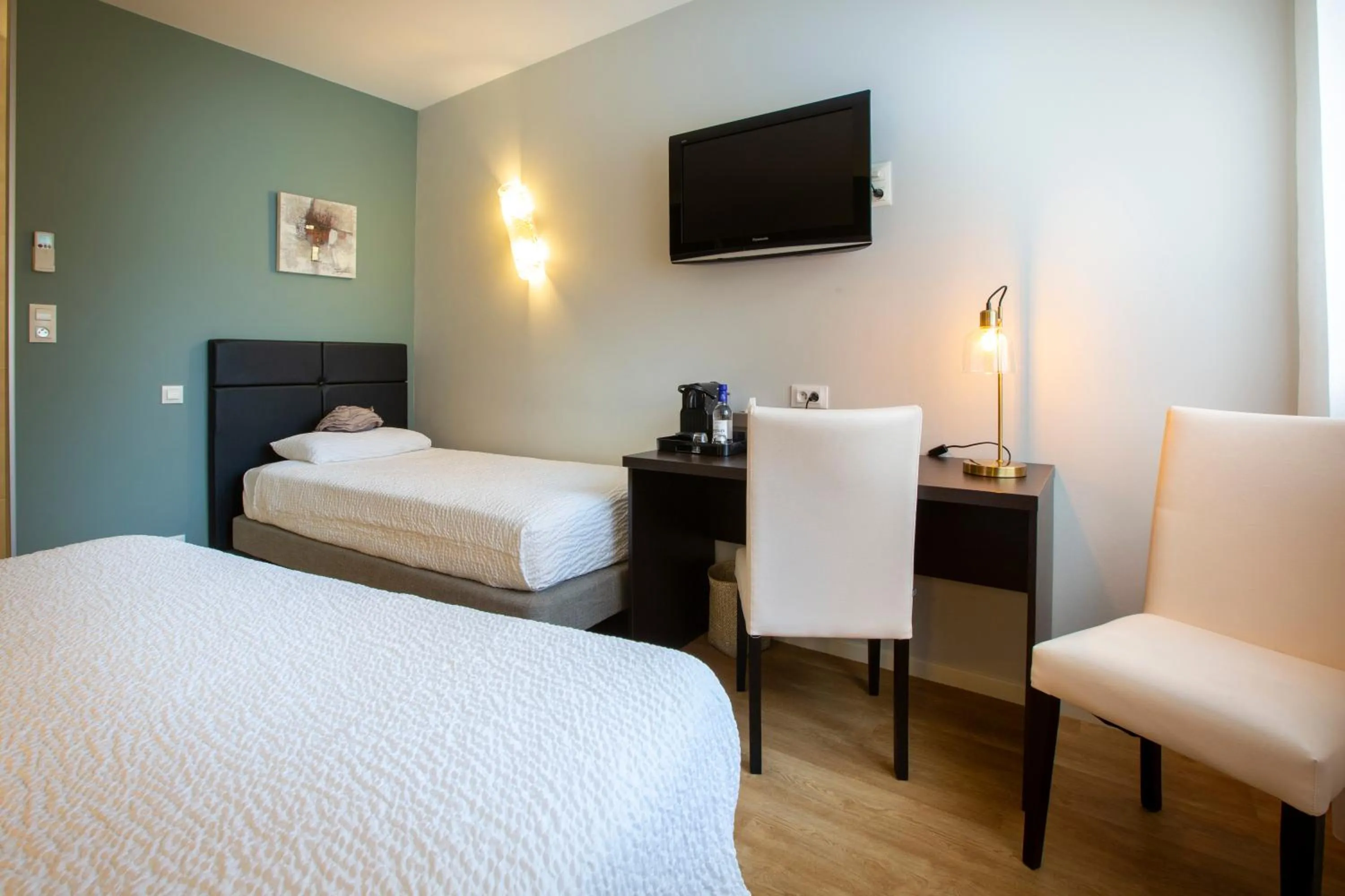 Bedroom, Bed in Logis Hotel - Restaurant - Spa - Le Relais de Farrou