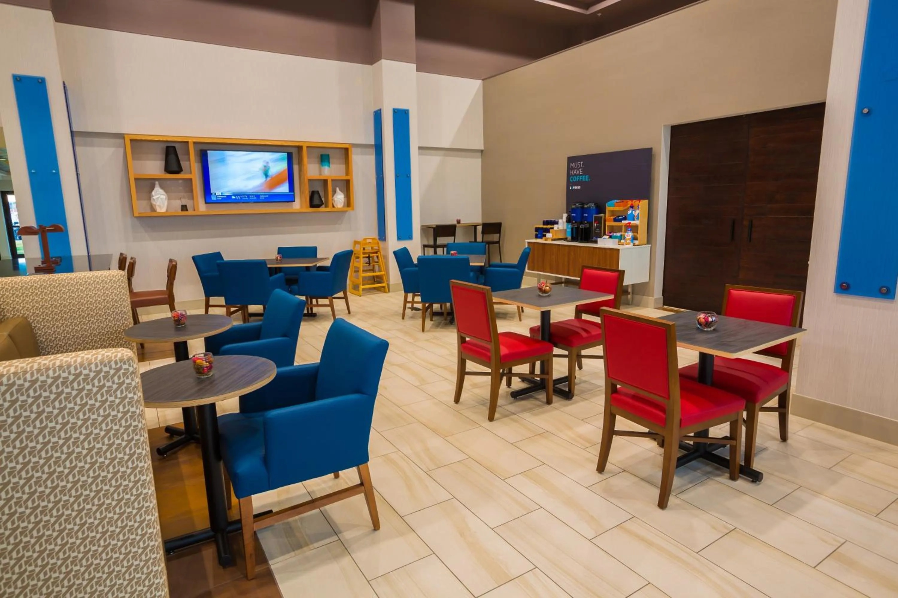 Property building in Holiday Inn Express Hotel & Suites Pasco-TriCities by IHG