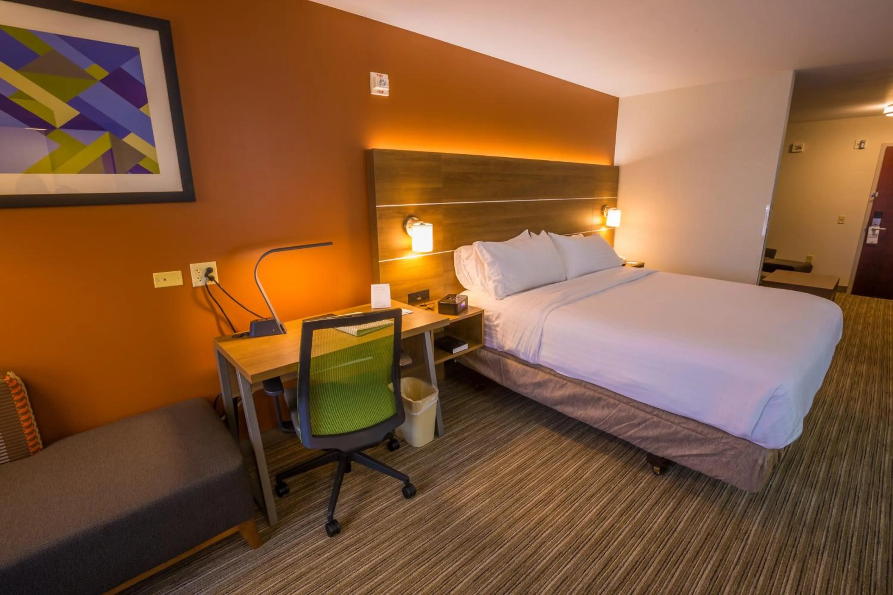 Bed in Holiday Inn Express Hotel & Suites Pasco-TriCities by IHG