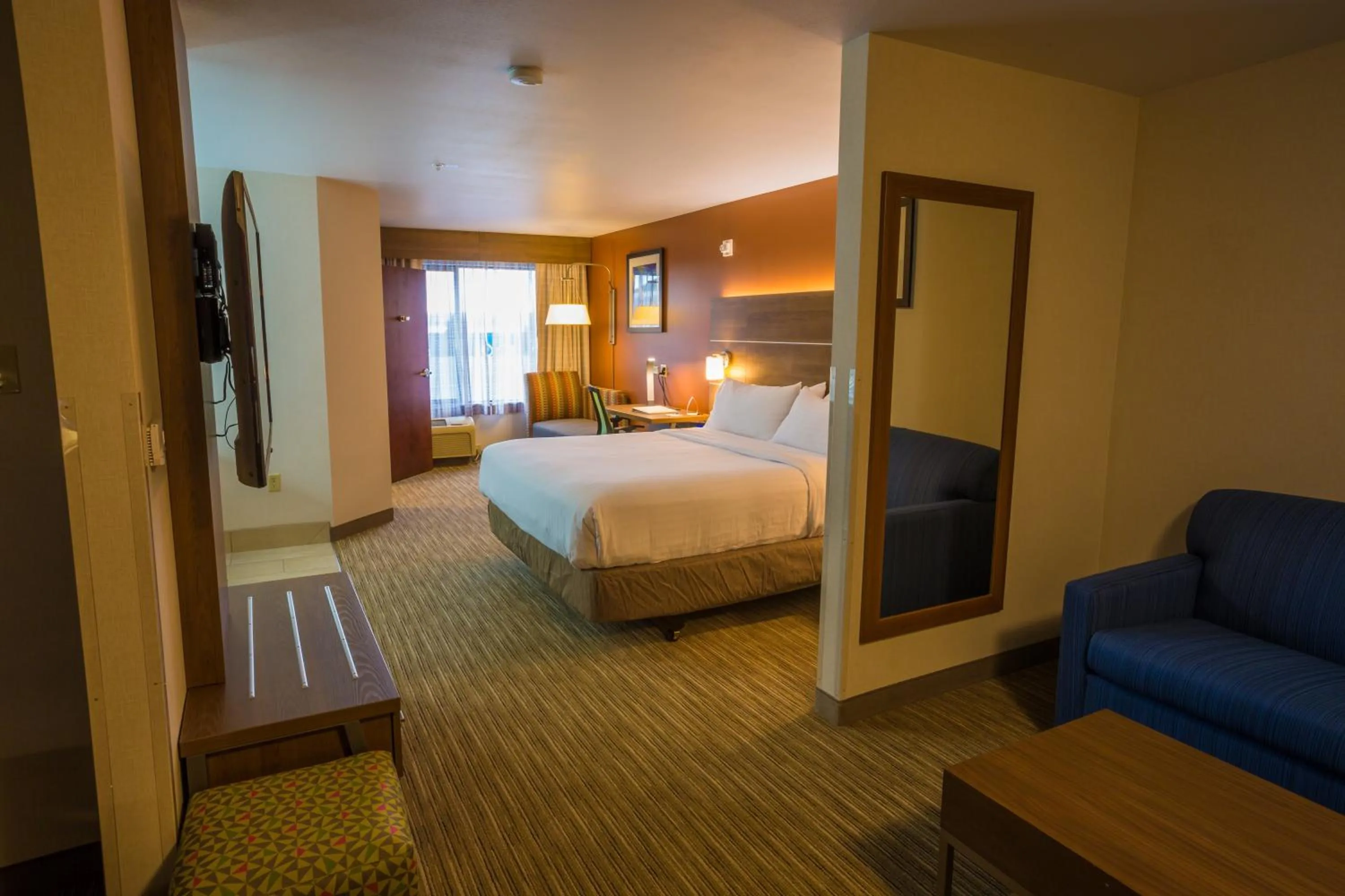Bed in Holiday Inn Express Hotel & Suites Pasco-TriCities by IHG