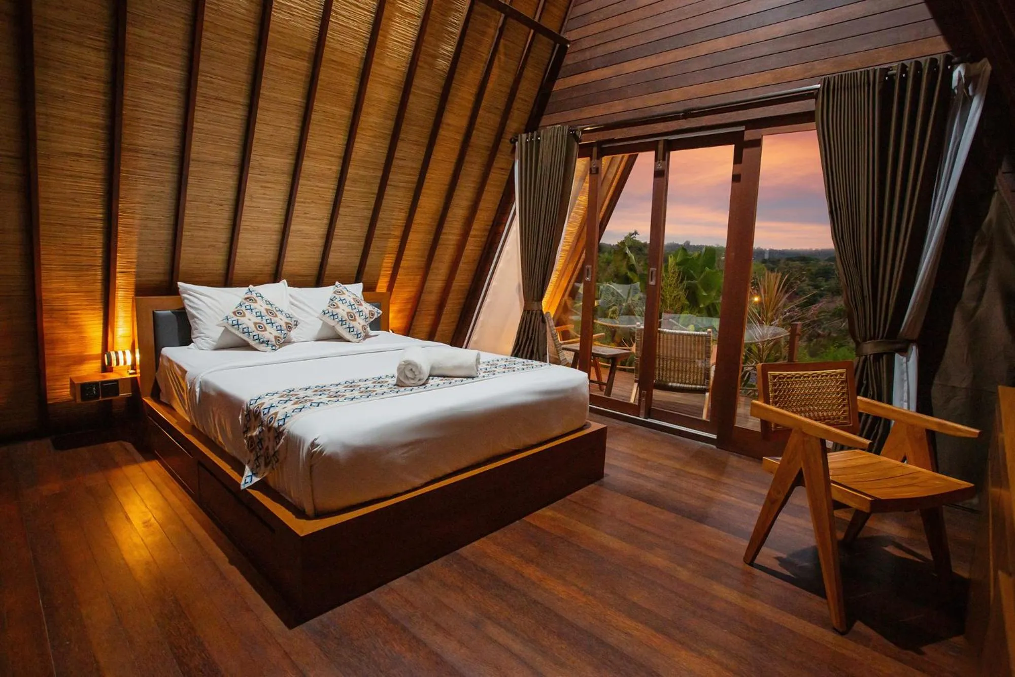 Bed in Batan Sabo & Co