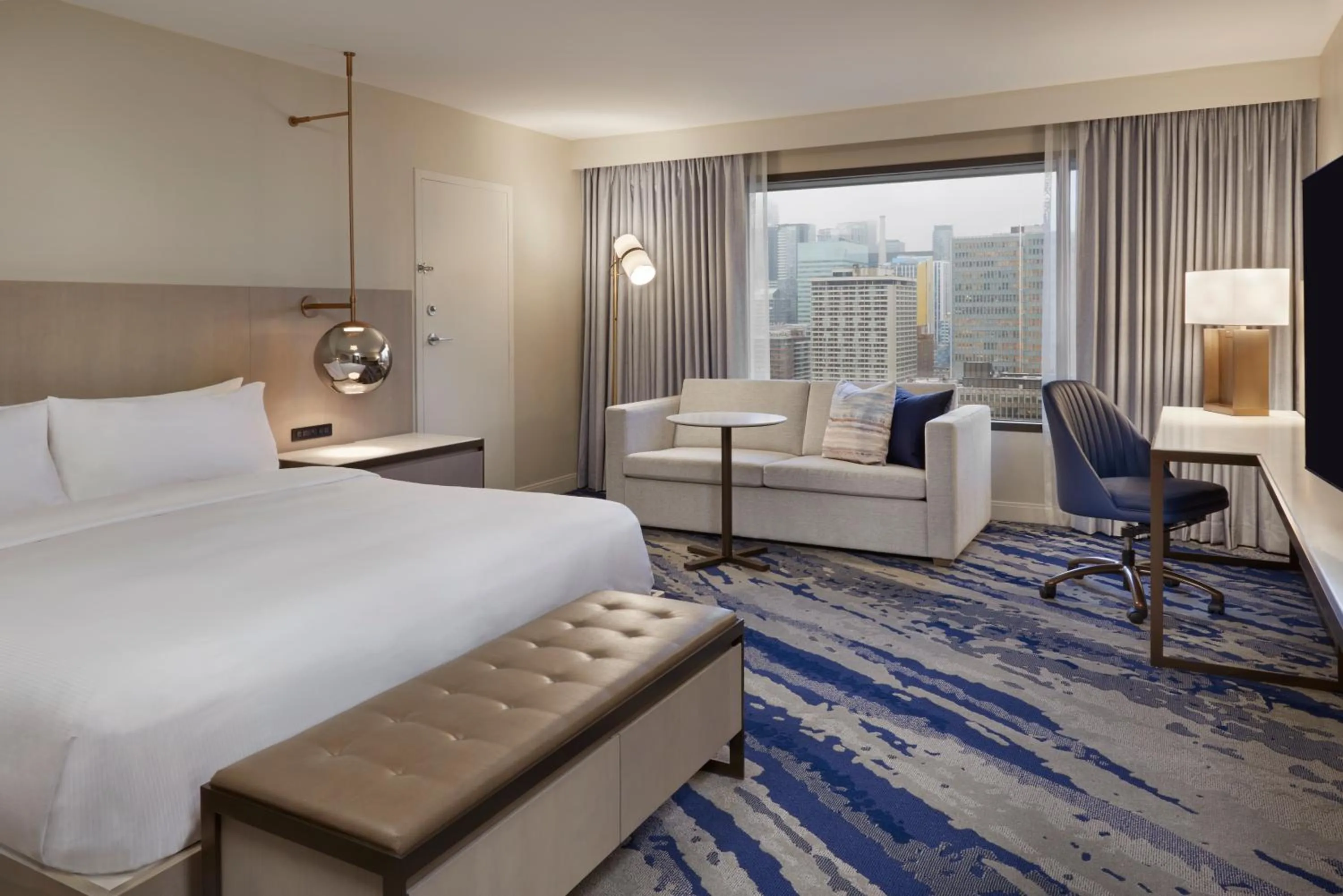 Bed in Hilton Toronto