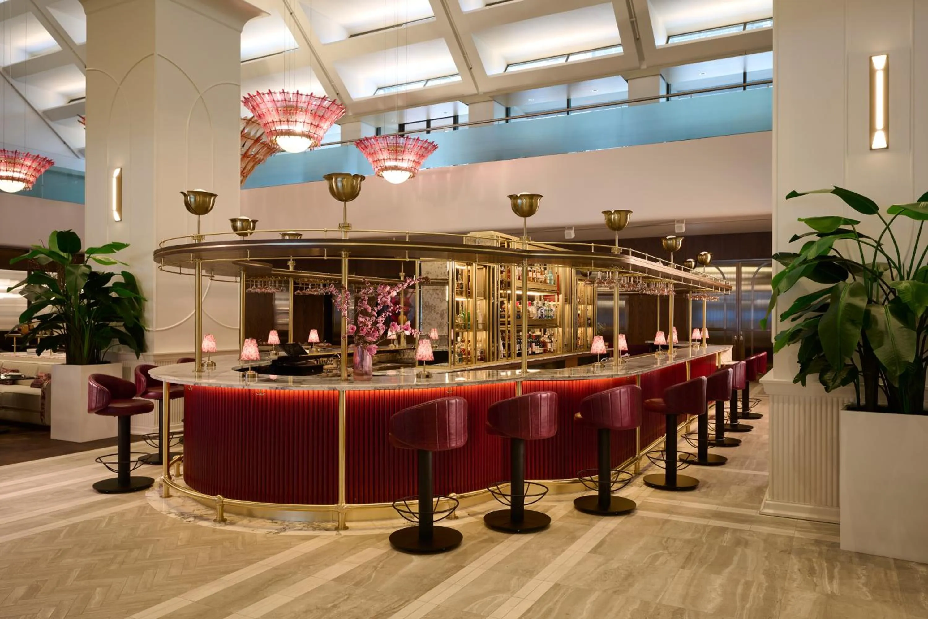 Lounge or bar in Hilton Toronto