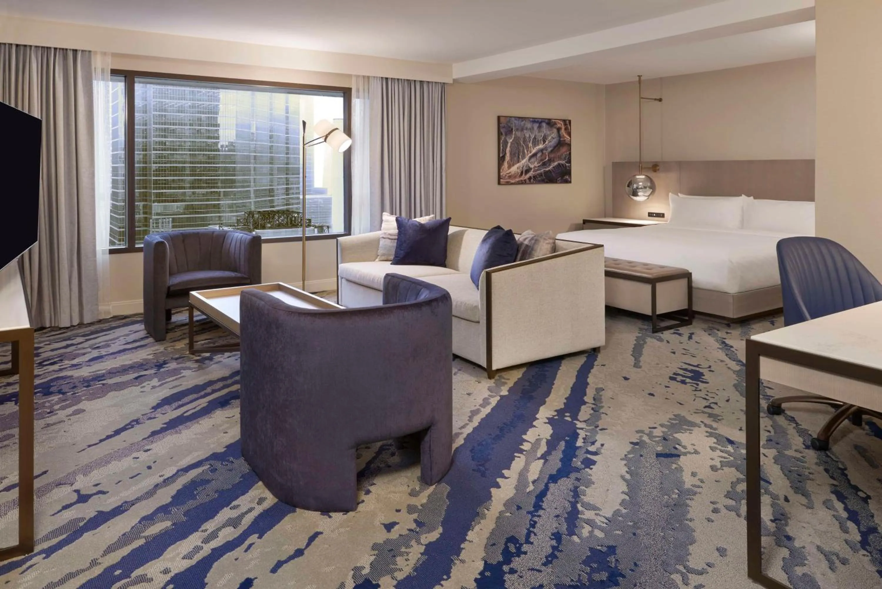 Living room, Bed in Hilton Toronto