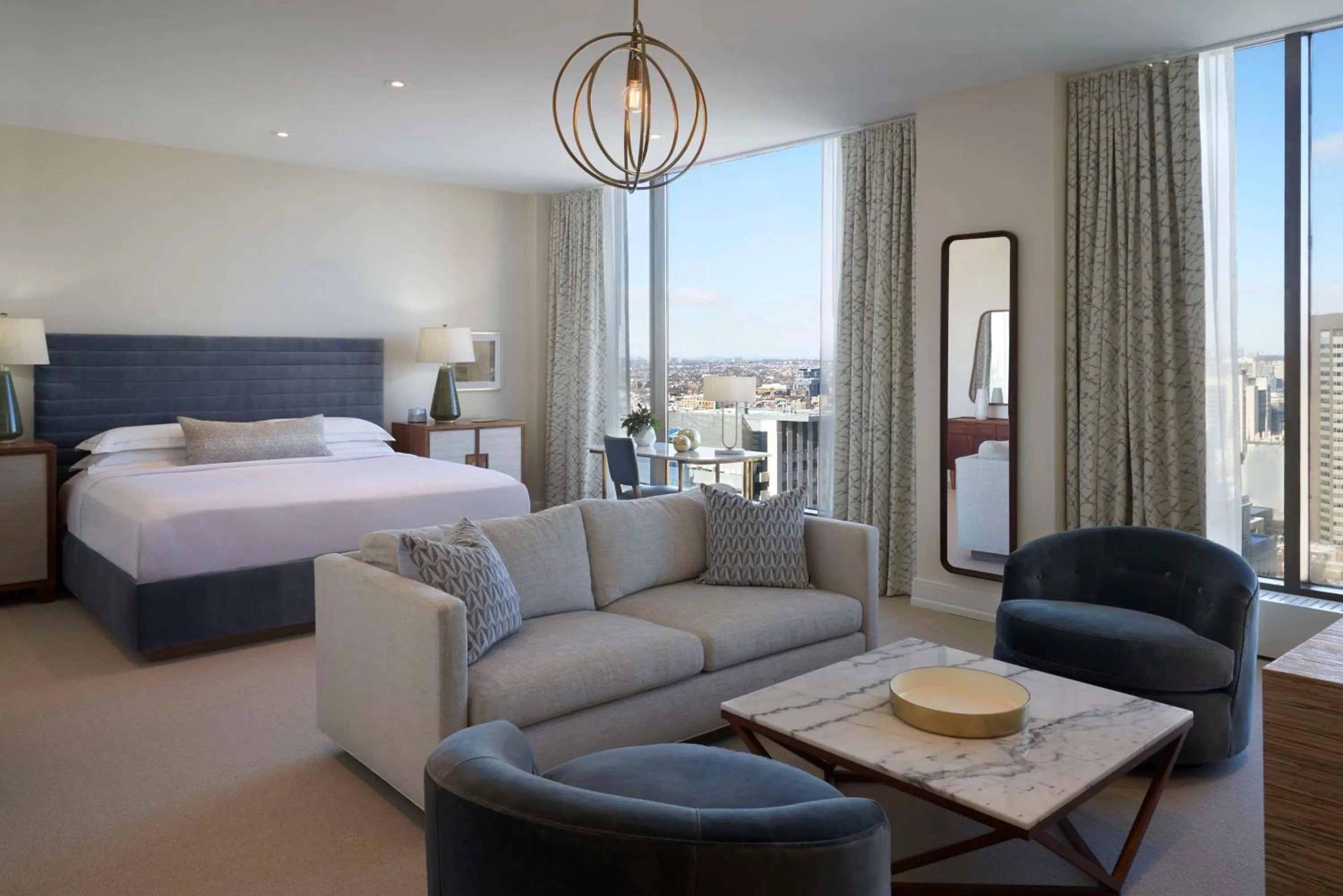 Living room, Bed in Hilton Toronto