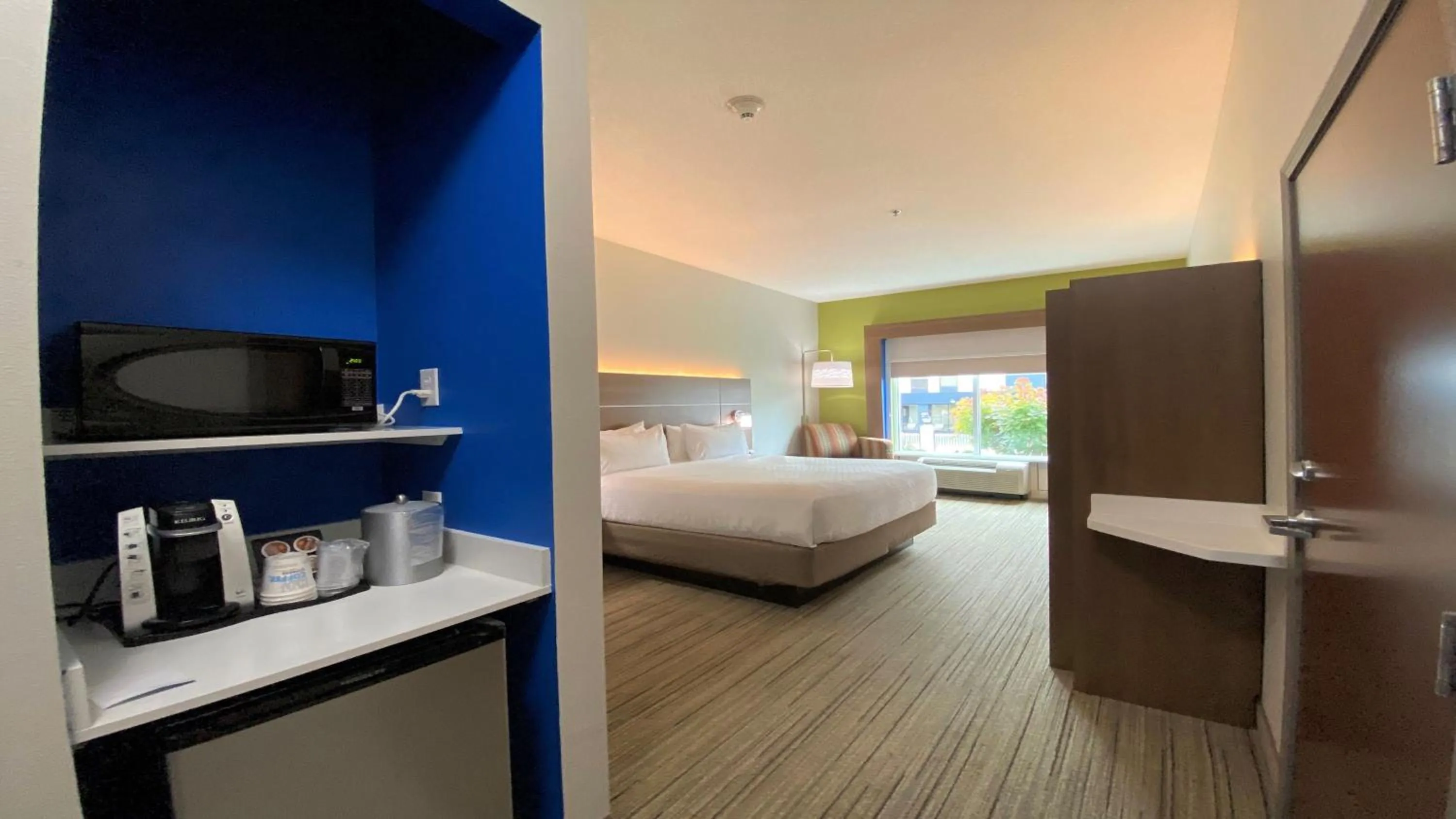 Photo of the whole room, Bed in Holiday Inn Express Hotel & Suites Somerset Central by IHG