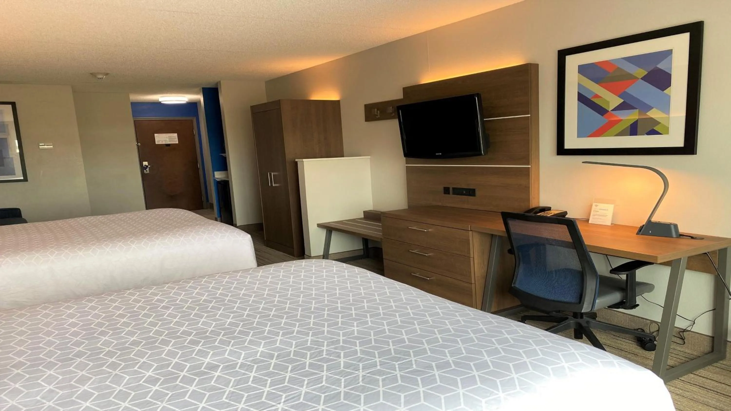Photo of the whole room, Bed in Holiday Inn Express Hotel & Suites Somerset Central by IHG