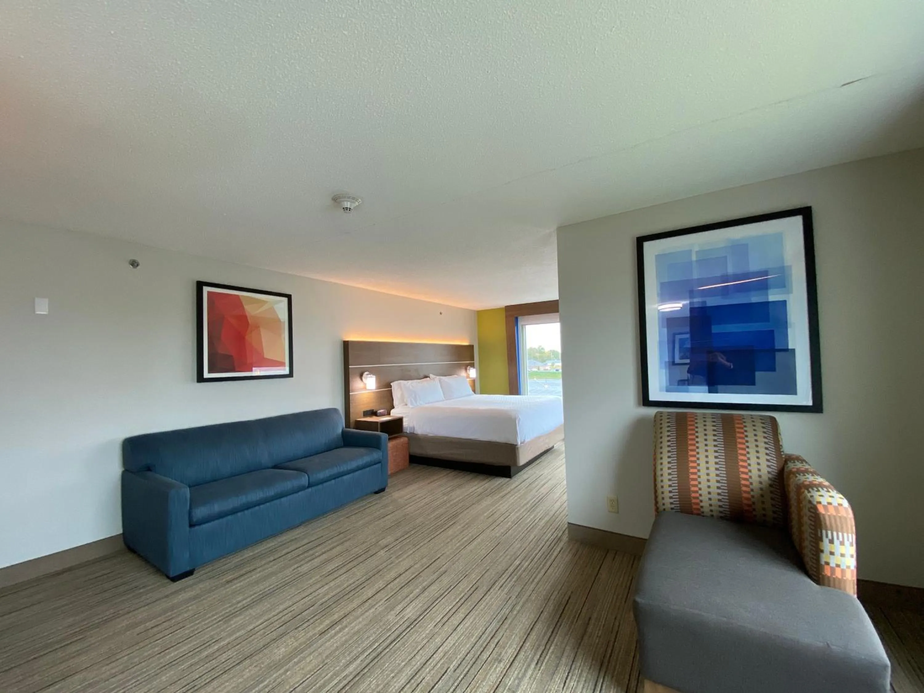 Photo of the whole room, Bed in Holiday Inn Express Hotel & Suites Somerset Central by IHG