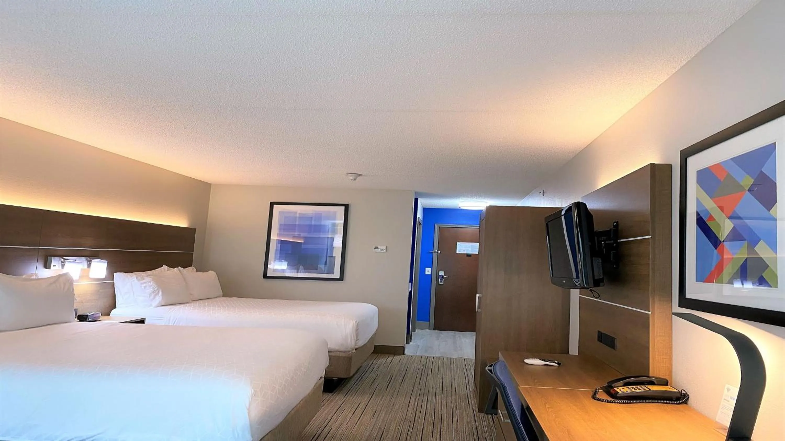 Photo of the whole room, Bed in Holiday Inn Express Hotel & Suites Somerset Central by IHG
