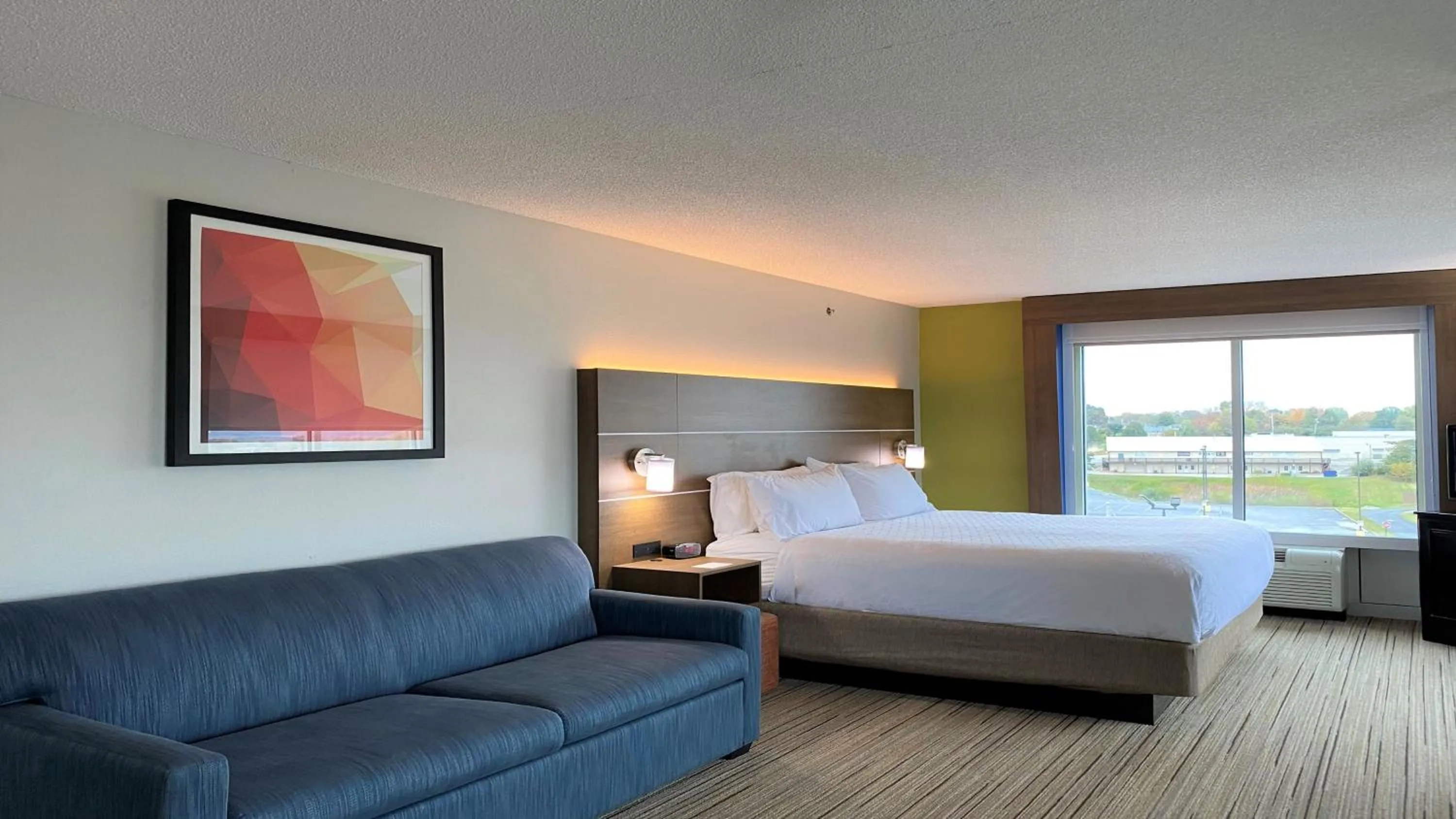 Photo of the whole room, Bed in Holiday Inn Express Hotel & Suites Somerset Central by IHG