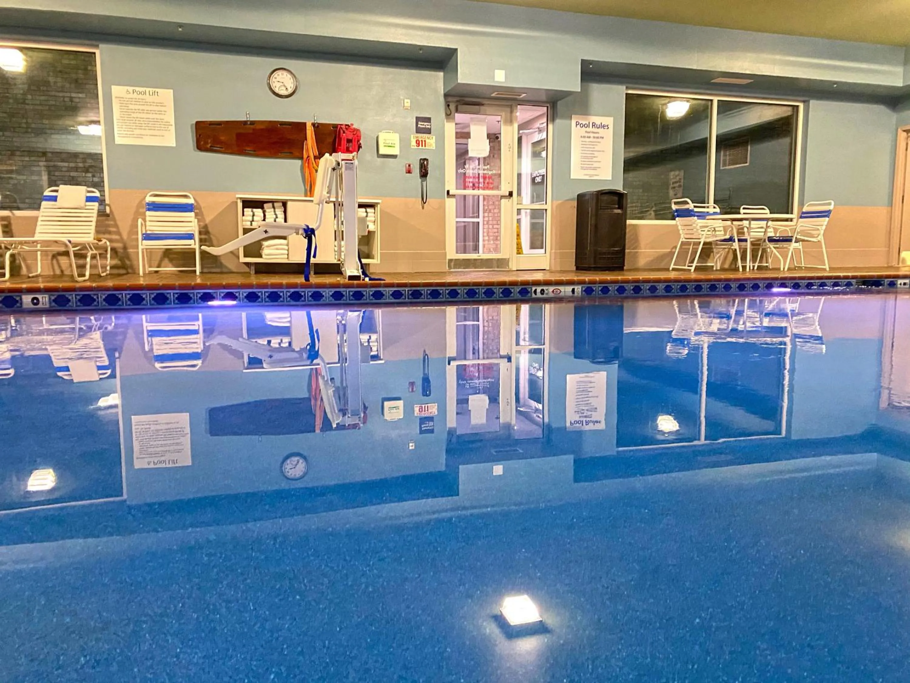 Swimming pool in Holiday Inn Express Hotel & Suites Somerset Central by IHG