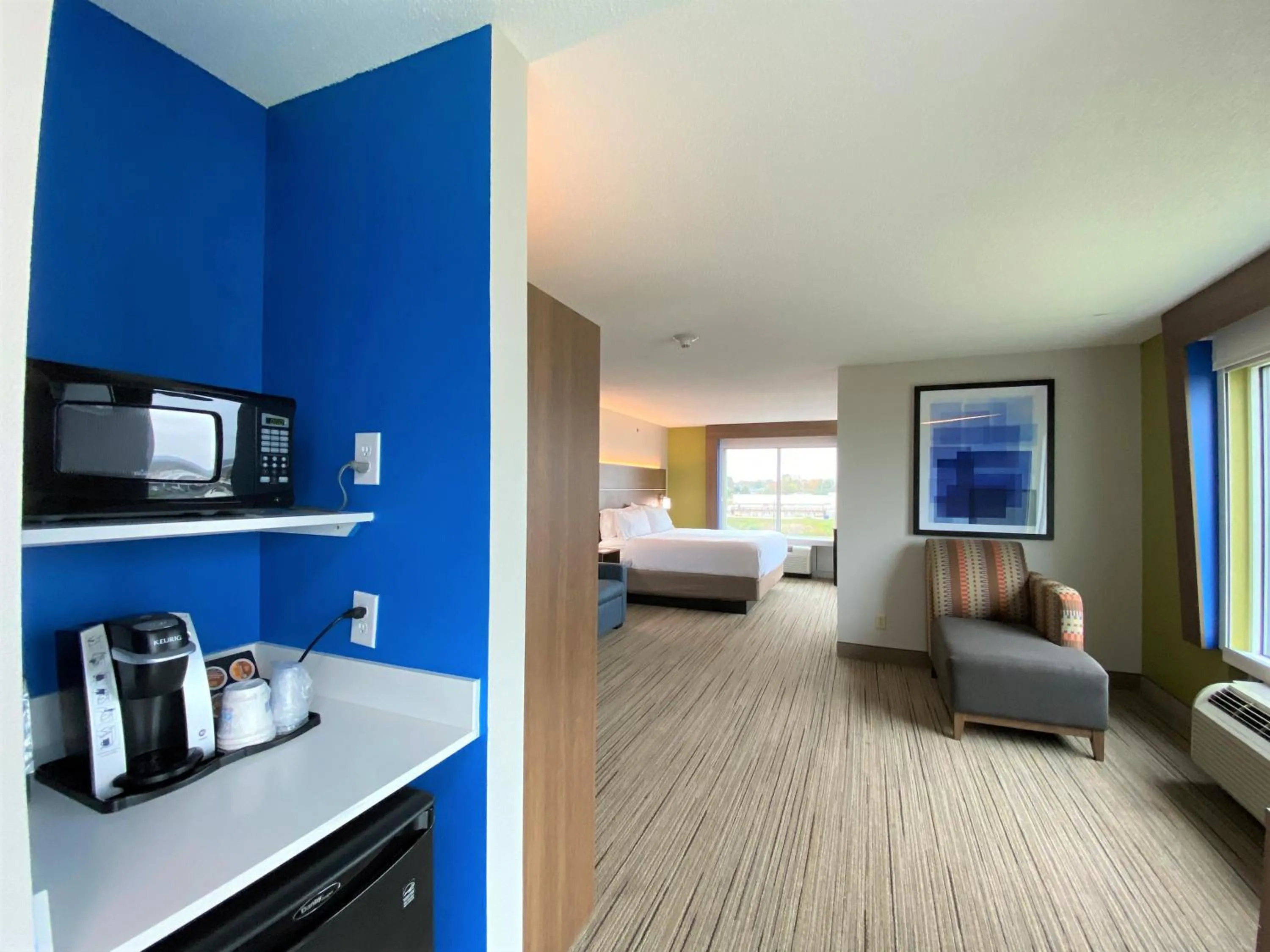 Photo of the whole room, Bed in Holiday Inn Express Hotel & Suites Somerset Central by IHG