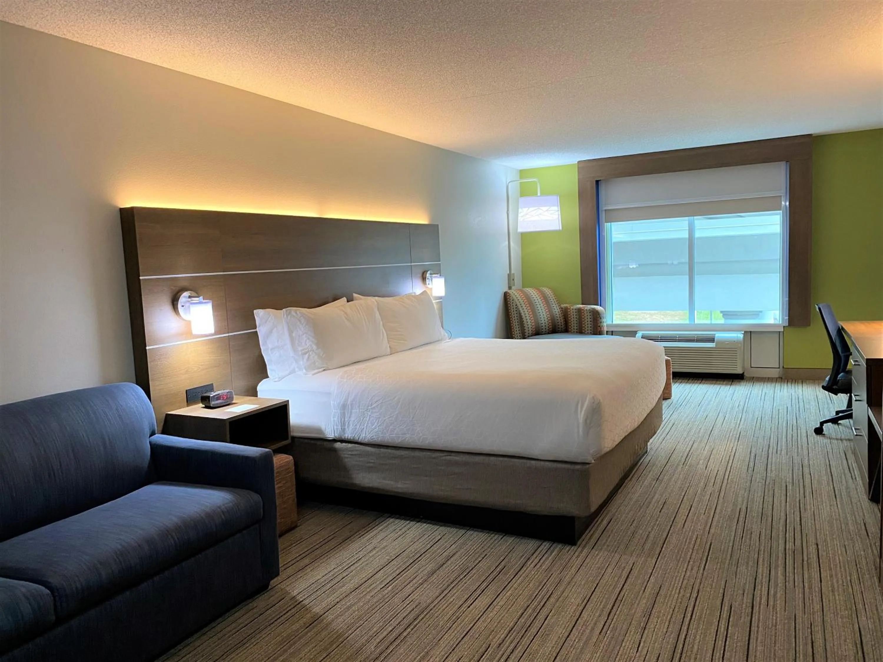 Photo of the whole room, Bed in Holiday Inn Express Hotel & Suites Somerset Central by IHG