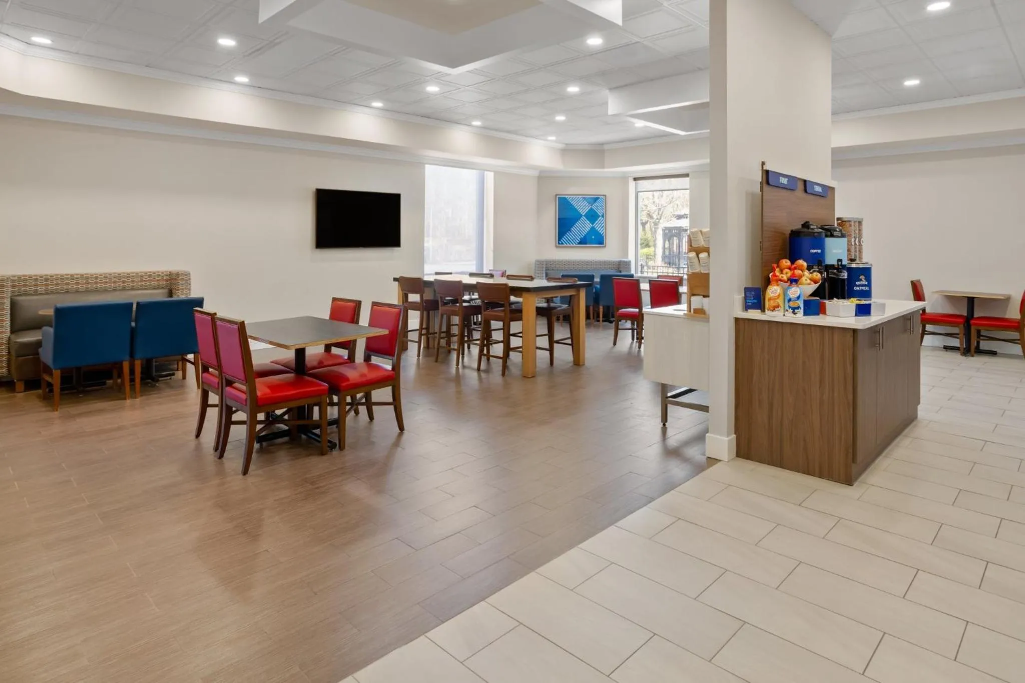 Breakfast in Holiday Inn Express Stony Brook-Long Island by IHG