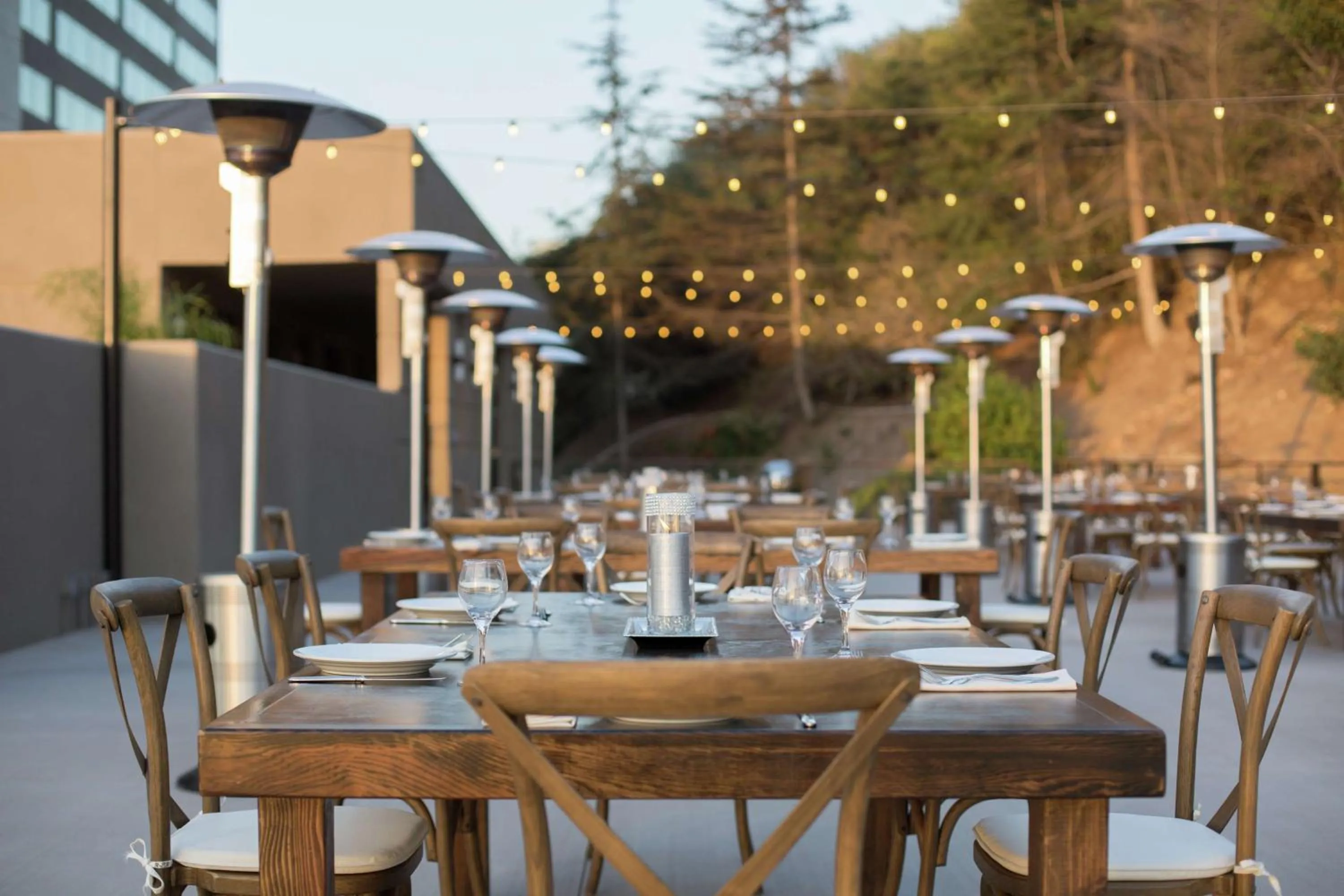 Dining area in Hilton San Diego Mission Valley