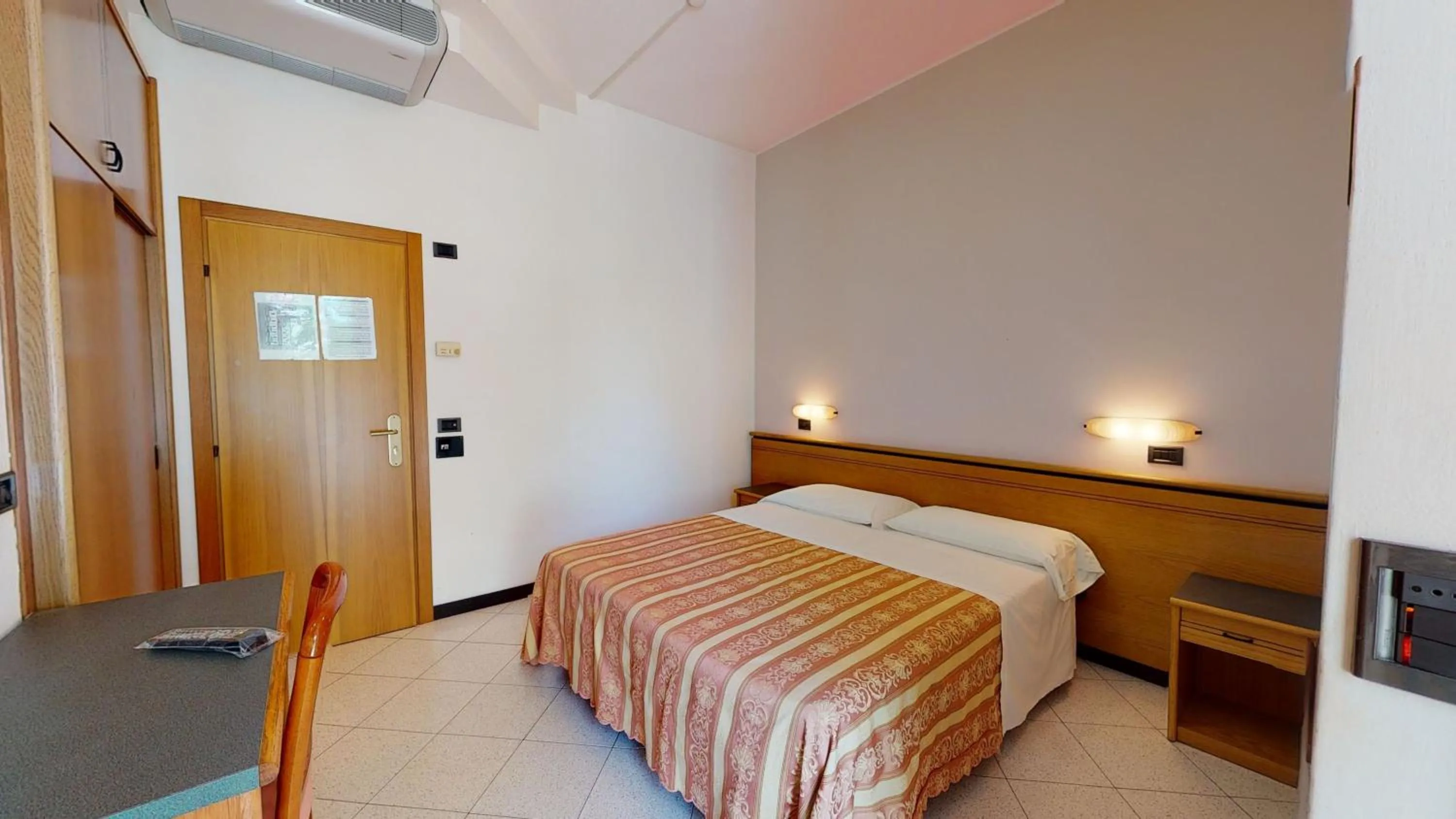 Bed in Hotel Excelsior