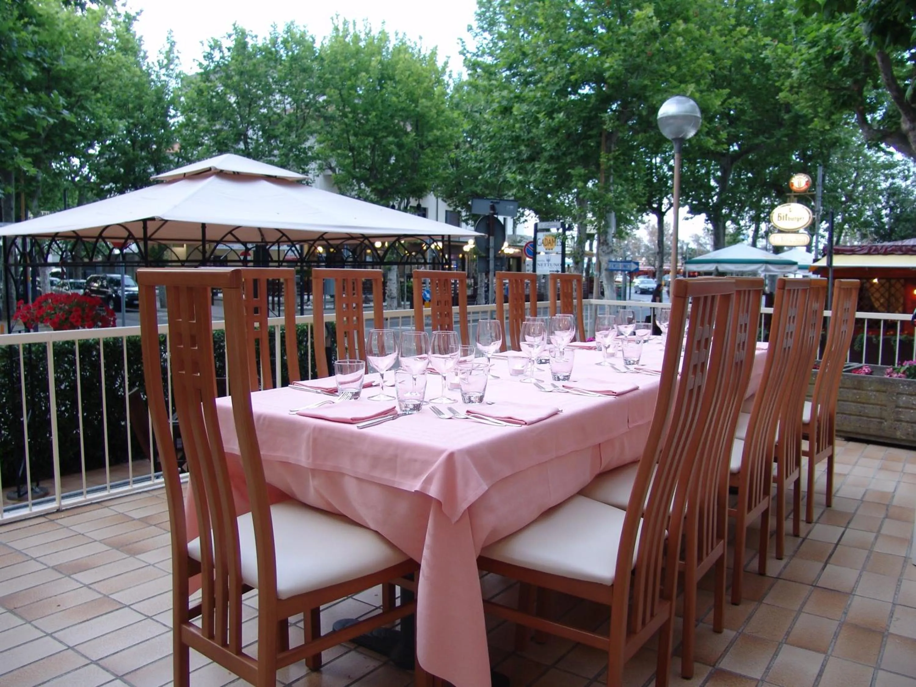 Restaurant/places to eat in Hotel Excelsior