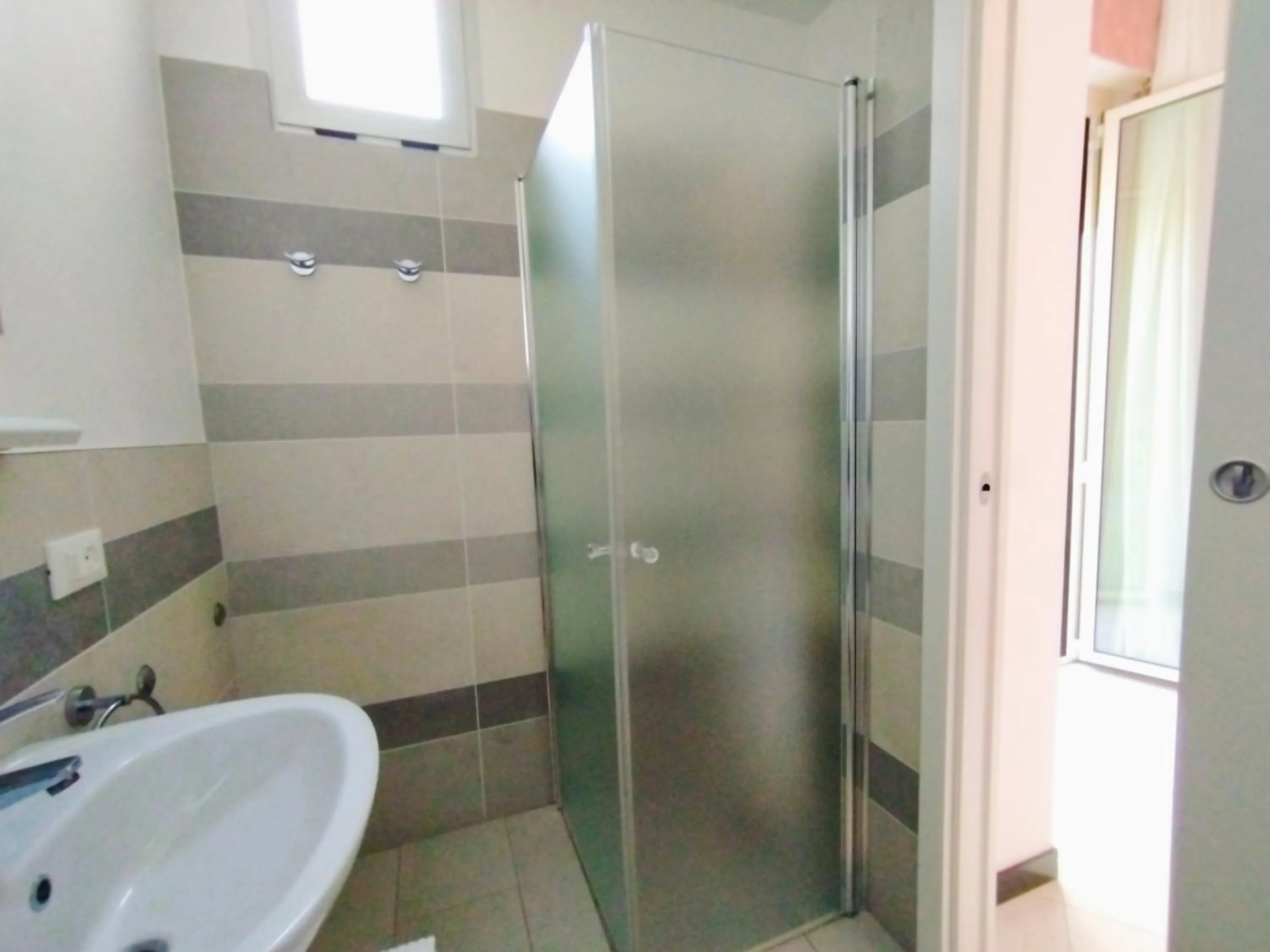 Shower in Hotel Excelsior