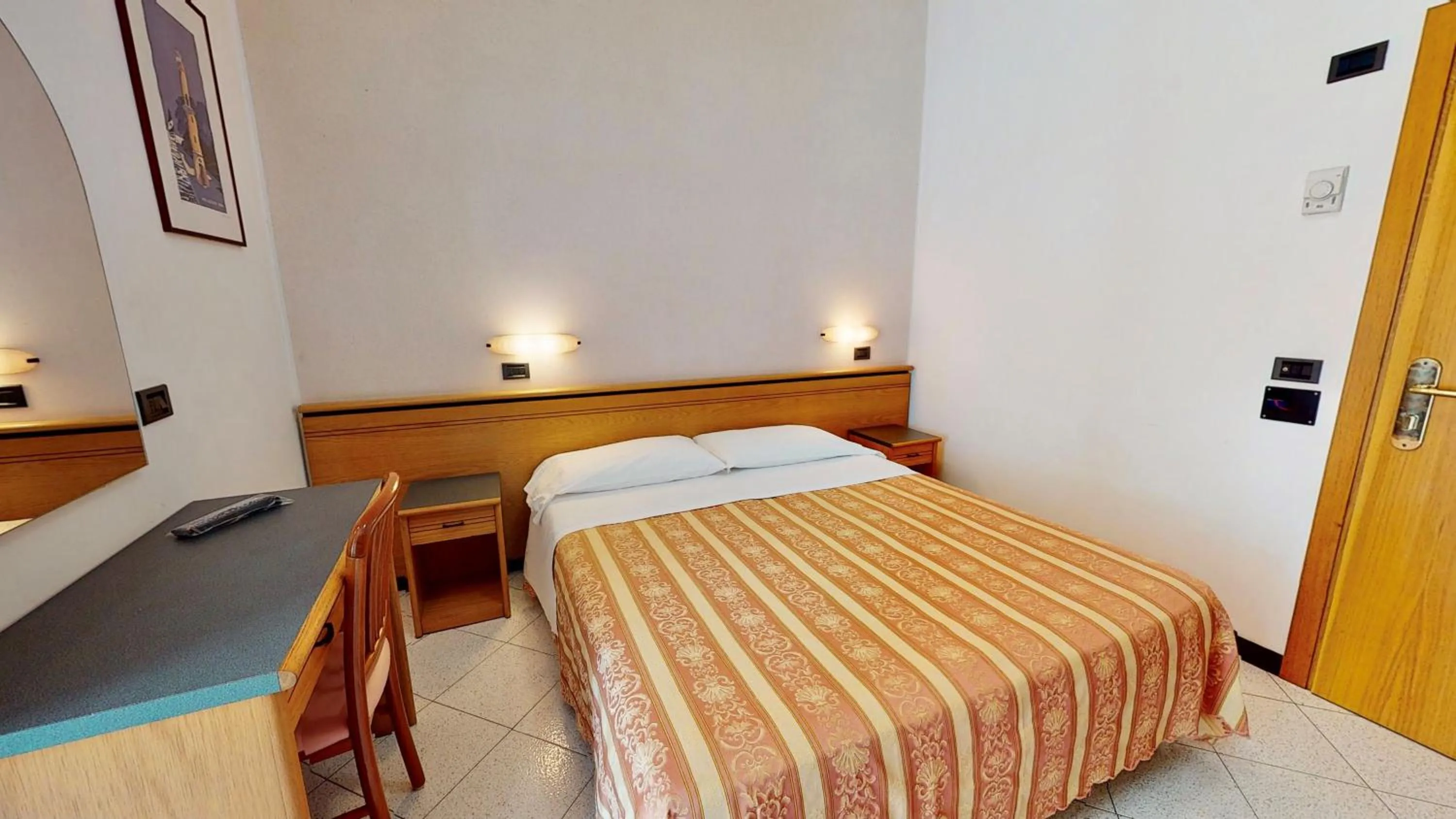 Photo of the whole room, Bed in Hotel Excelsior