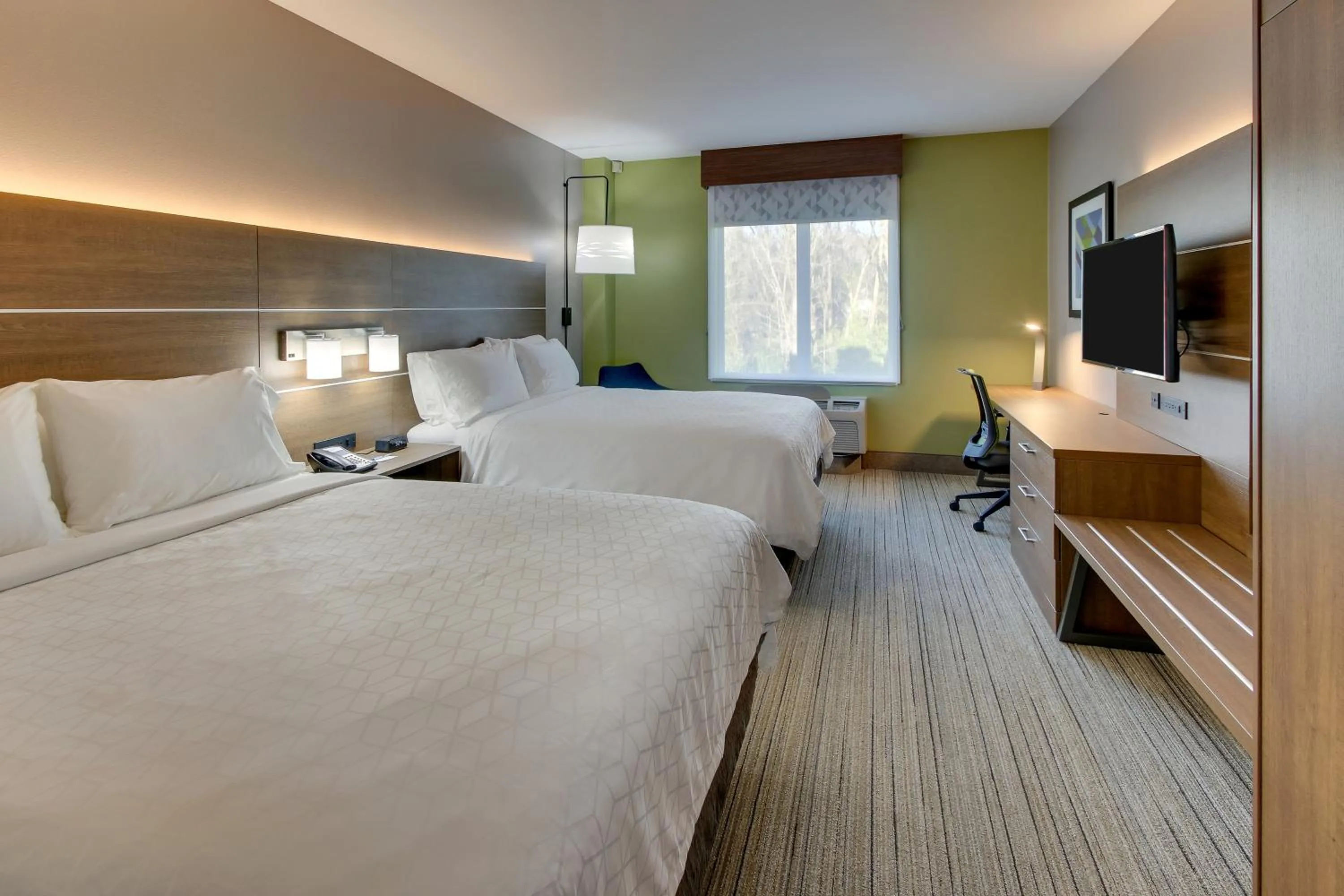Bed in Holiday Inn Express & Suites Columbus - Ft Benning Maingate by IHG