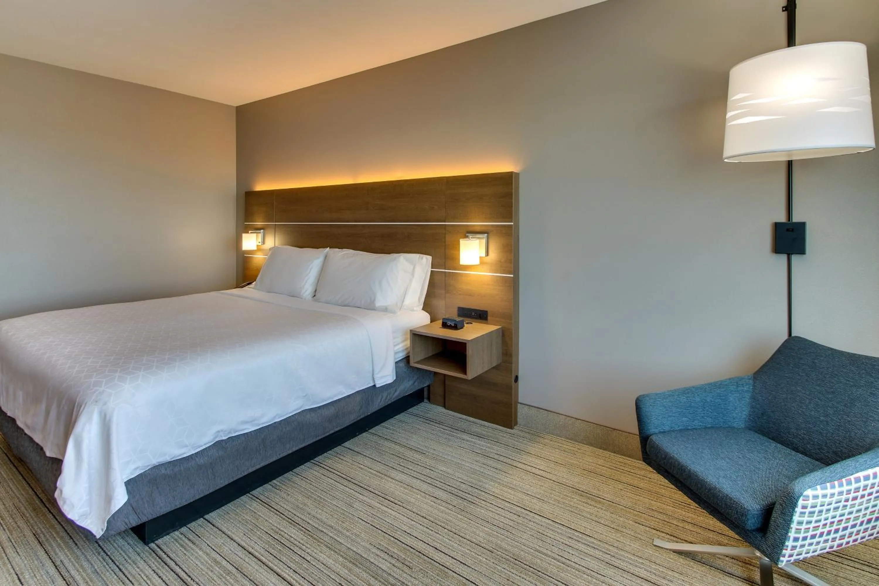 Bed in Holiday Inn Express & Suites Columbus - Ft Benning Maingate by IHG