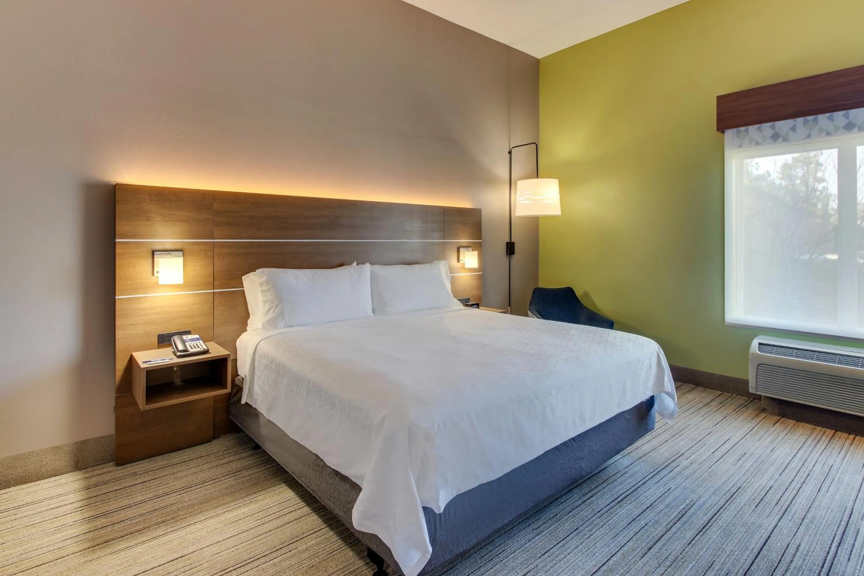 Bed in Holiday Inn Express & Suites Columbus - Ft Benning Maingate by IHG