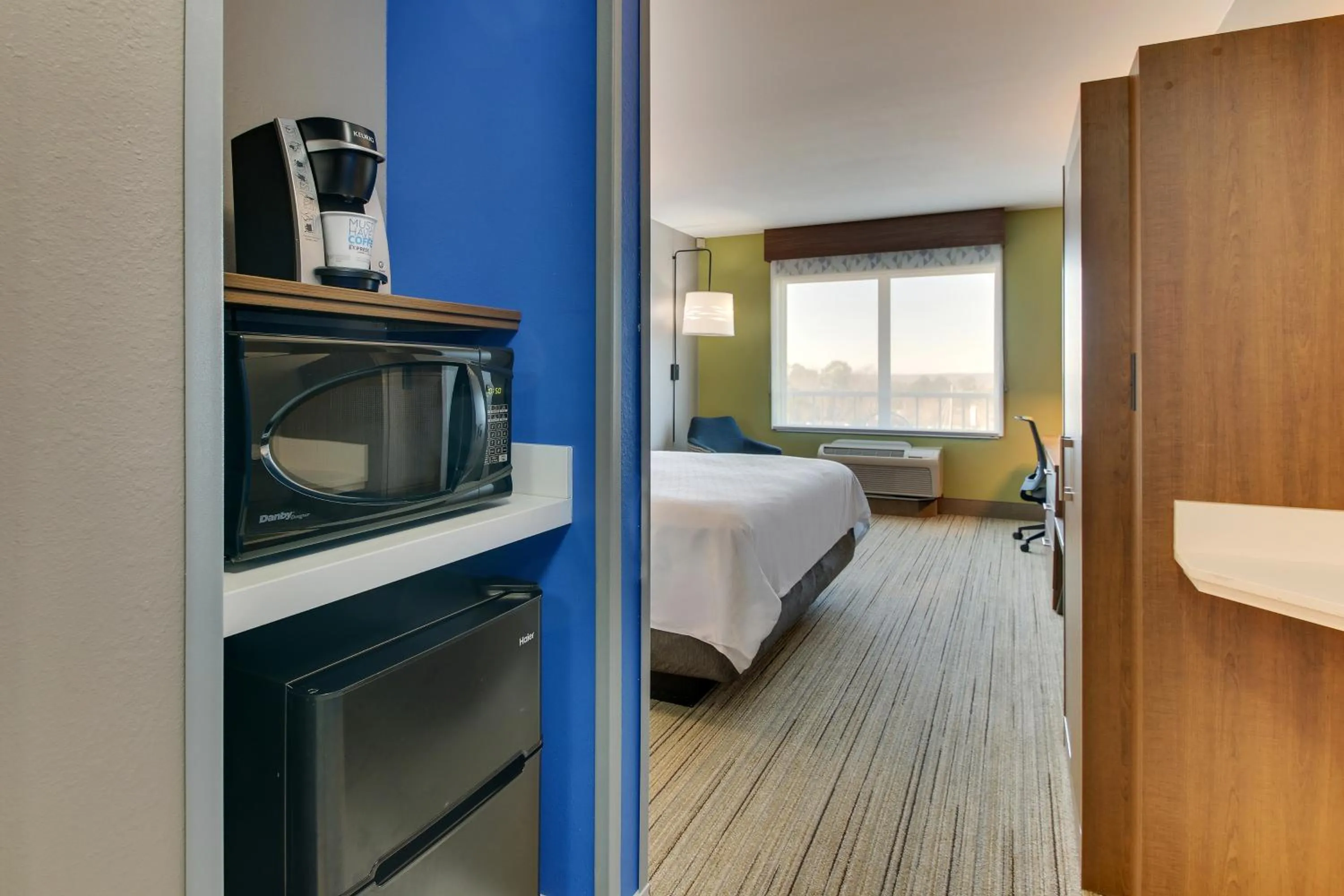 microwave, Bed in Holiday Inn Express & Suites Columbus - Ft Benning Maingate by IHG