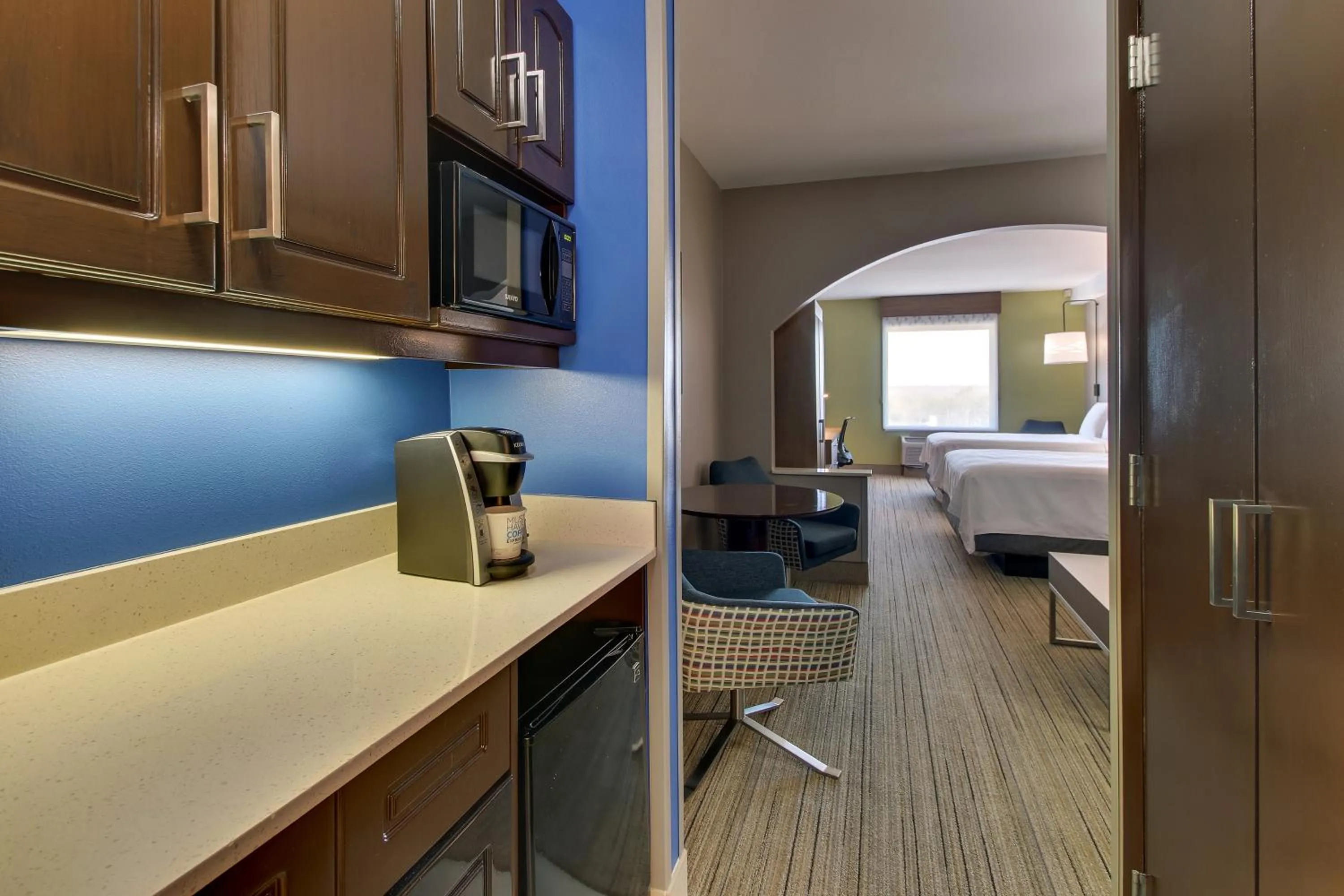 Coffee/tea facilities, Bed in Holiday Inn Express & Suites Columbus - Ft Benning Maingate by IHG