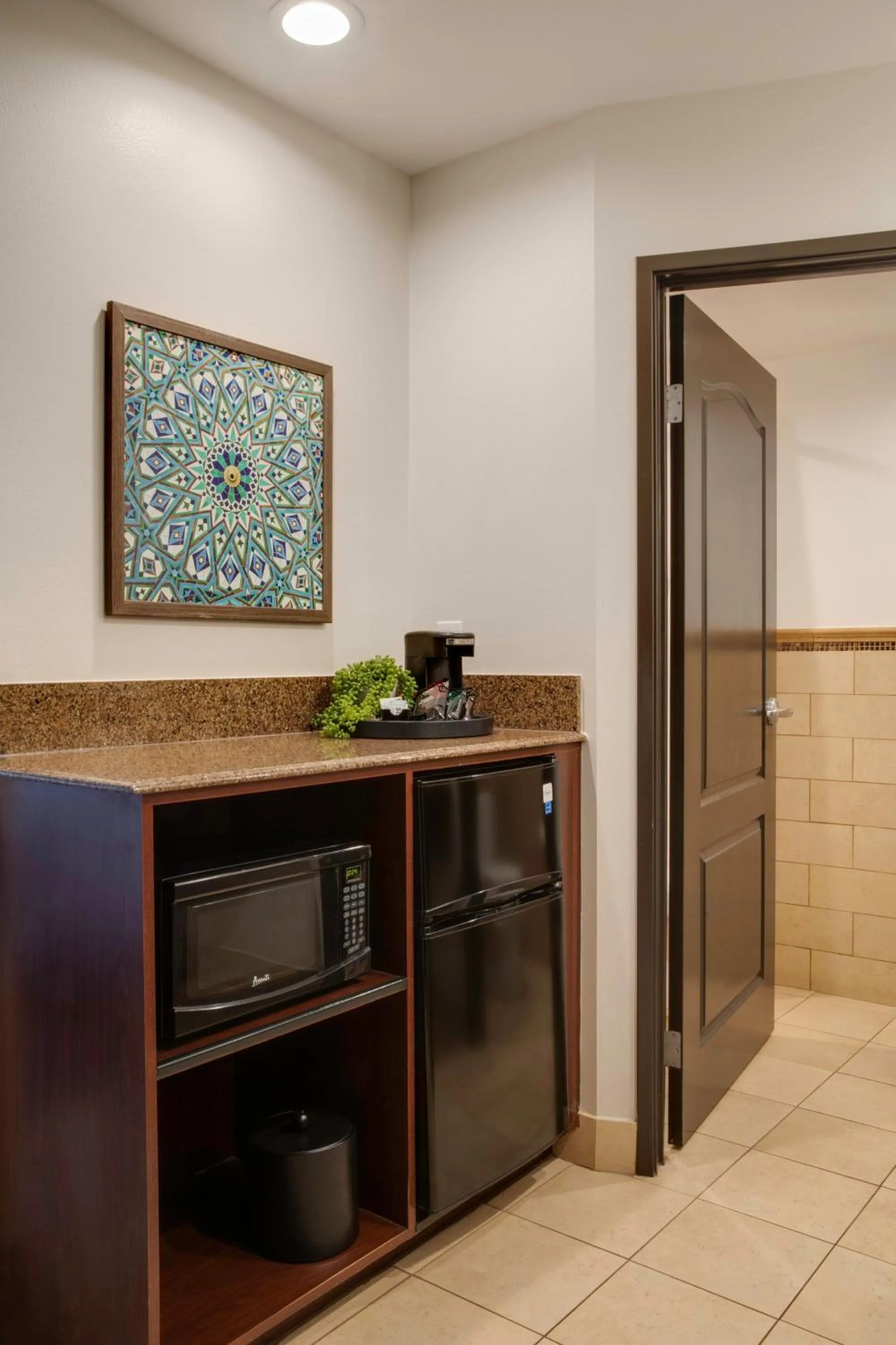 Coffee/tea facilities in Ayres Hotel Chino Hills Ontario