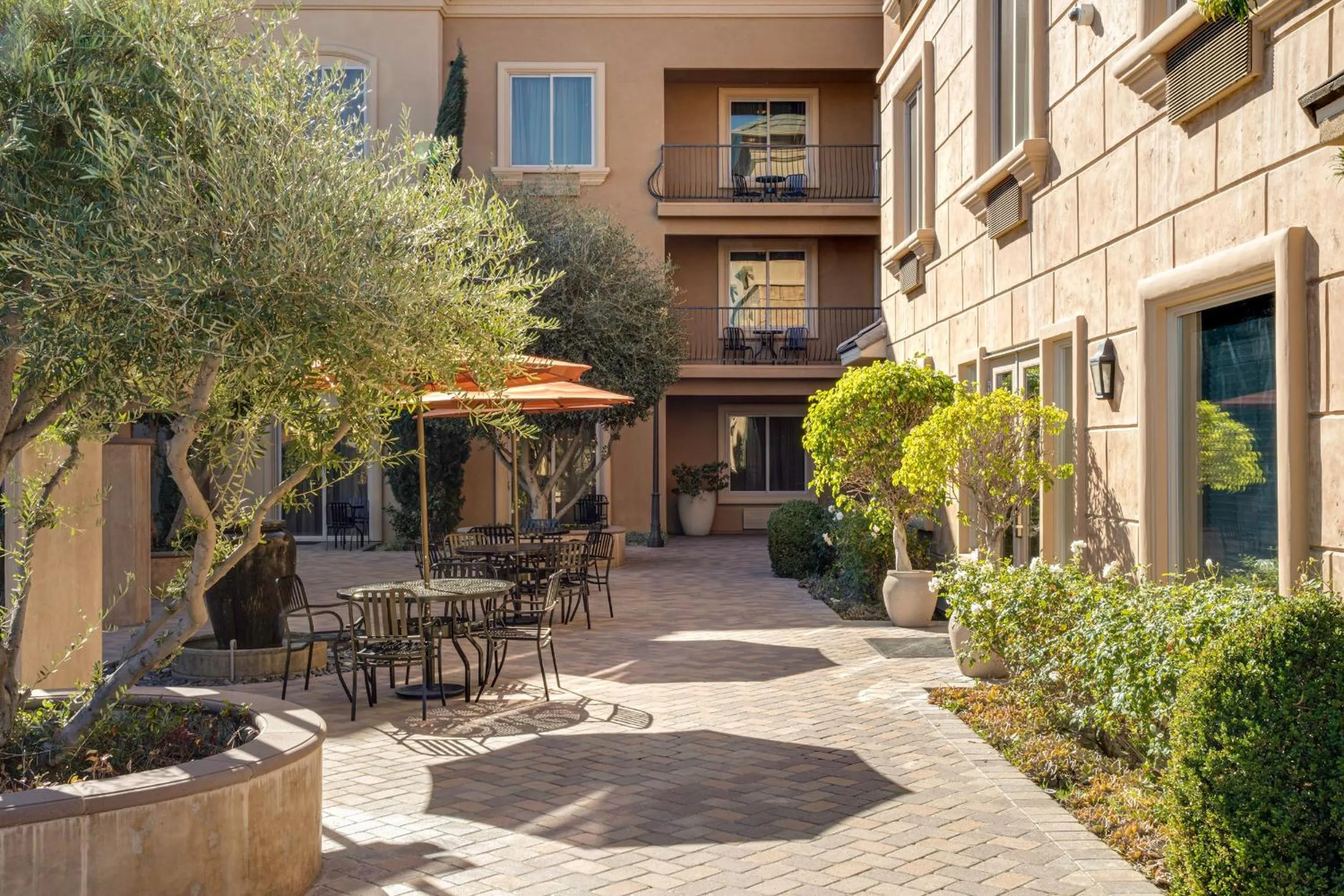 Patio in Ayres Hotel Chino Hills Ontario