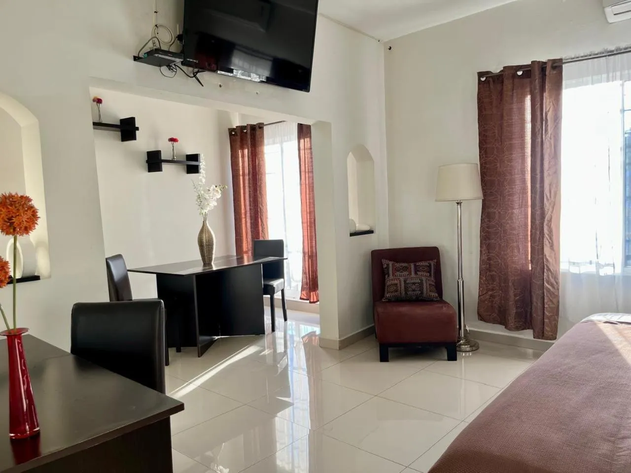 furniture, Bed in Pequeno Gran Hotel