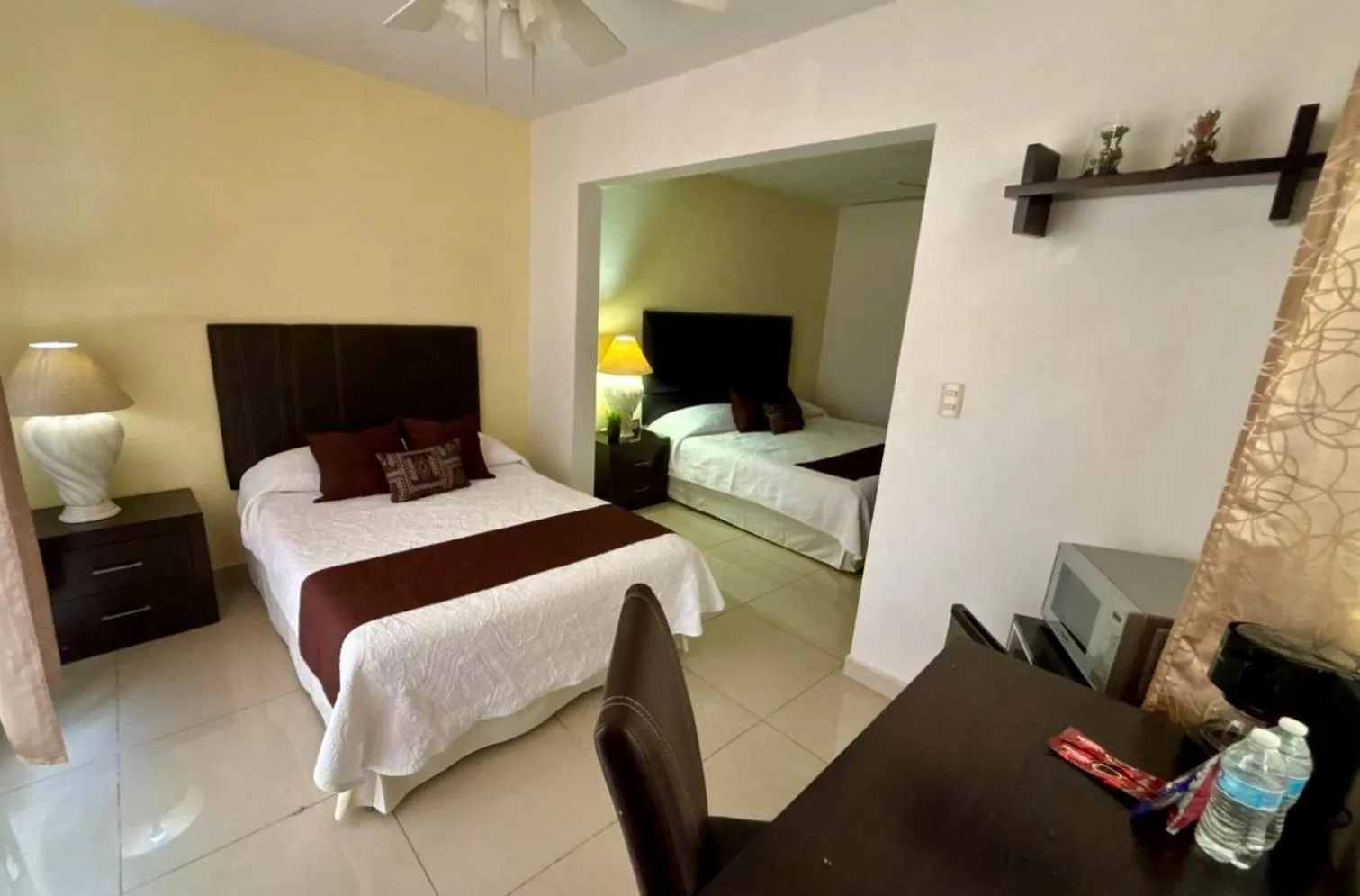 Photo of the whole room, Bed in Pequeno Gran Hotel