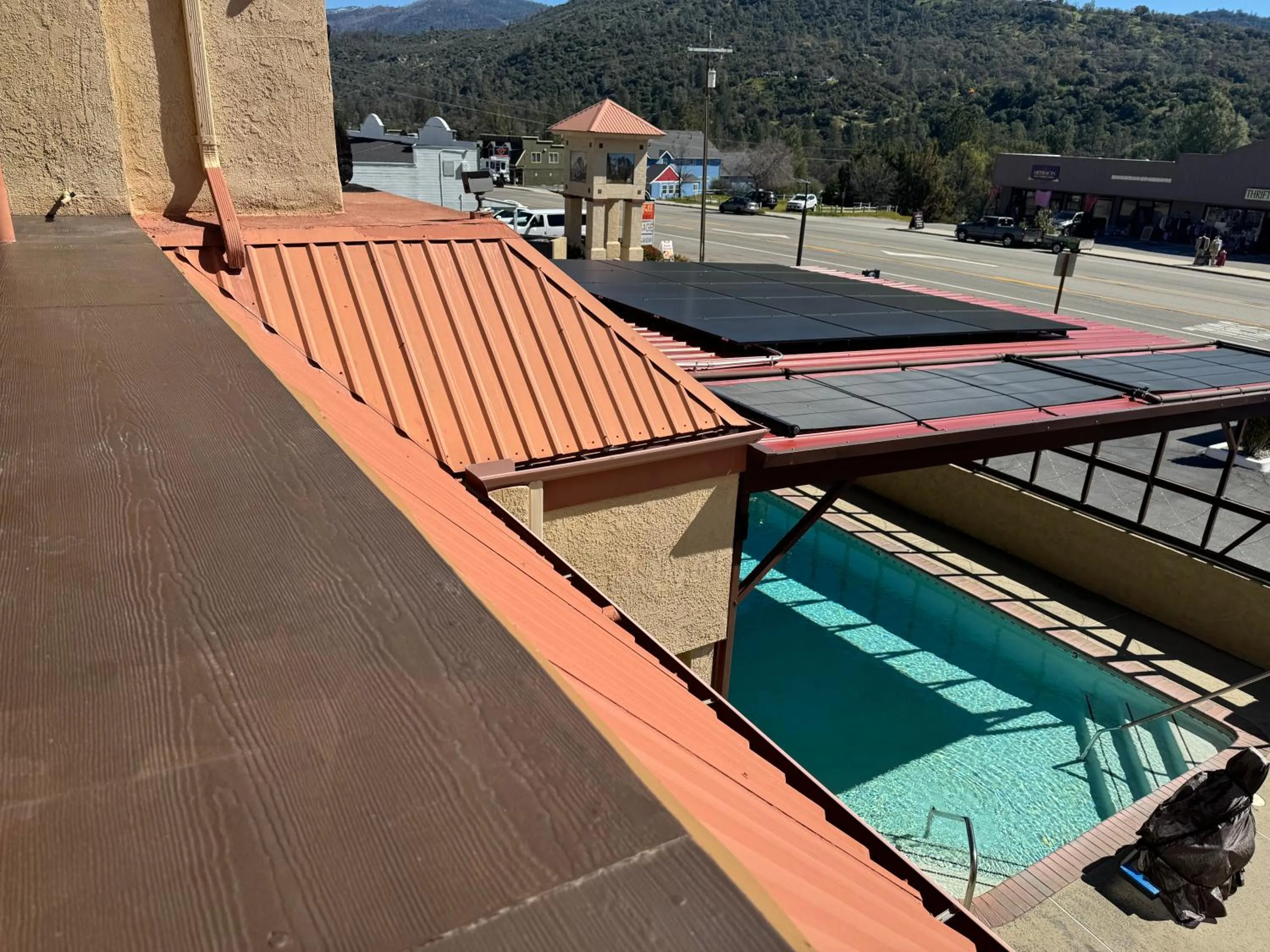 Pool view in Yosemite Sierra Inn