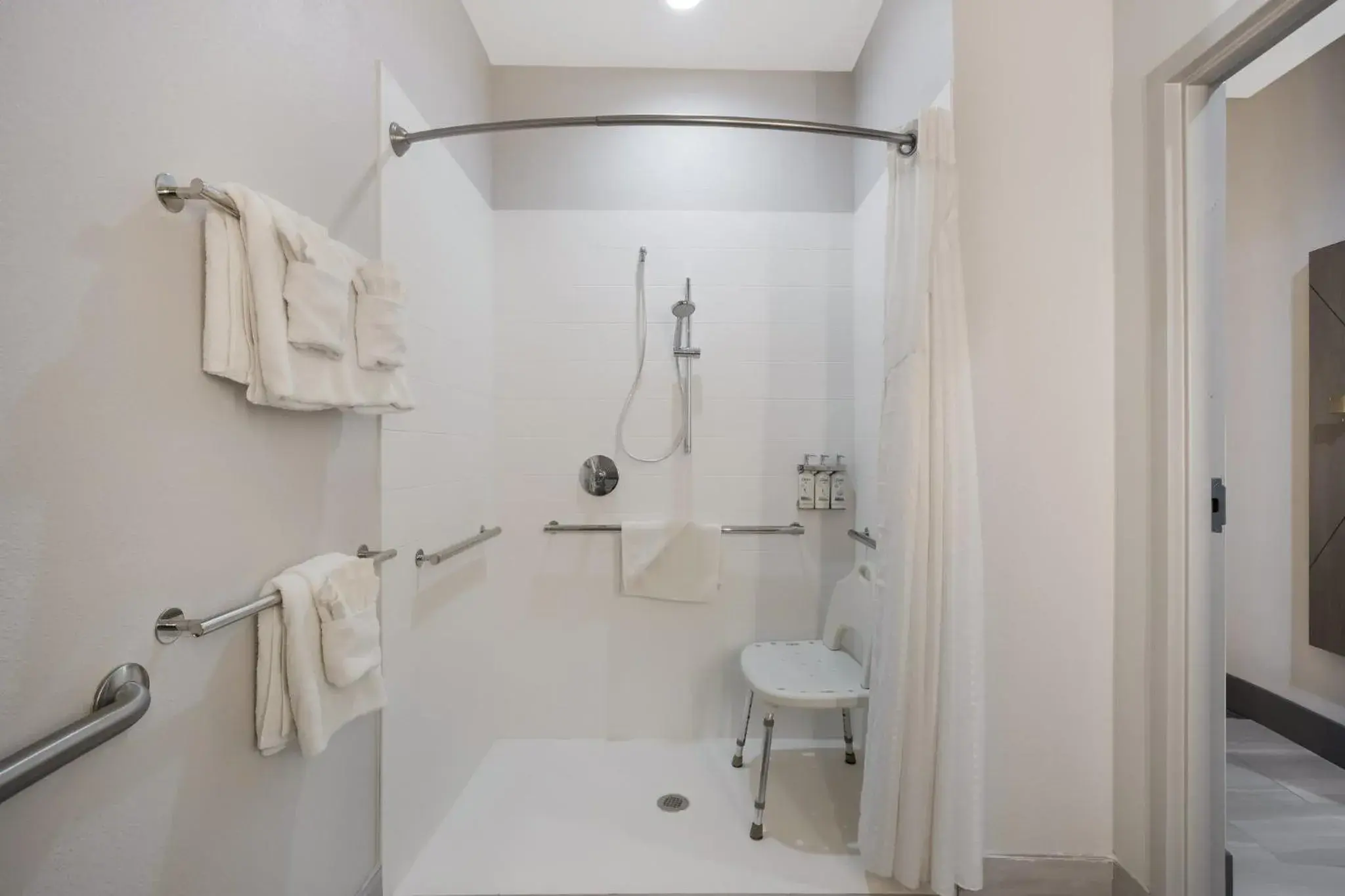 Twin Room - Mobility Access/Hearing Accessible in Holiday Inn Express Hotel & Suites Perry by IHG Twin Room - Mobility Access/Hearing Accessible in Holiday Inn Express Hotel & Suites Perry by IHG