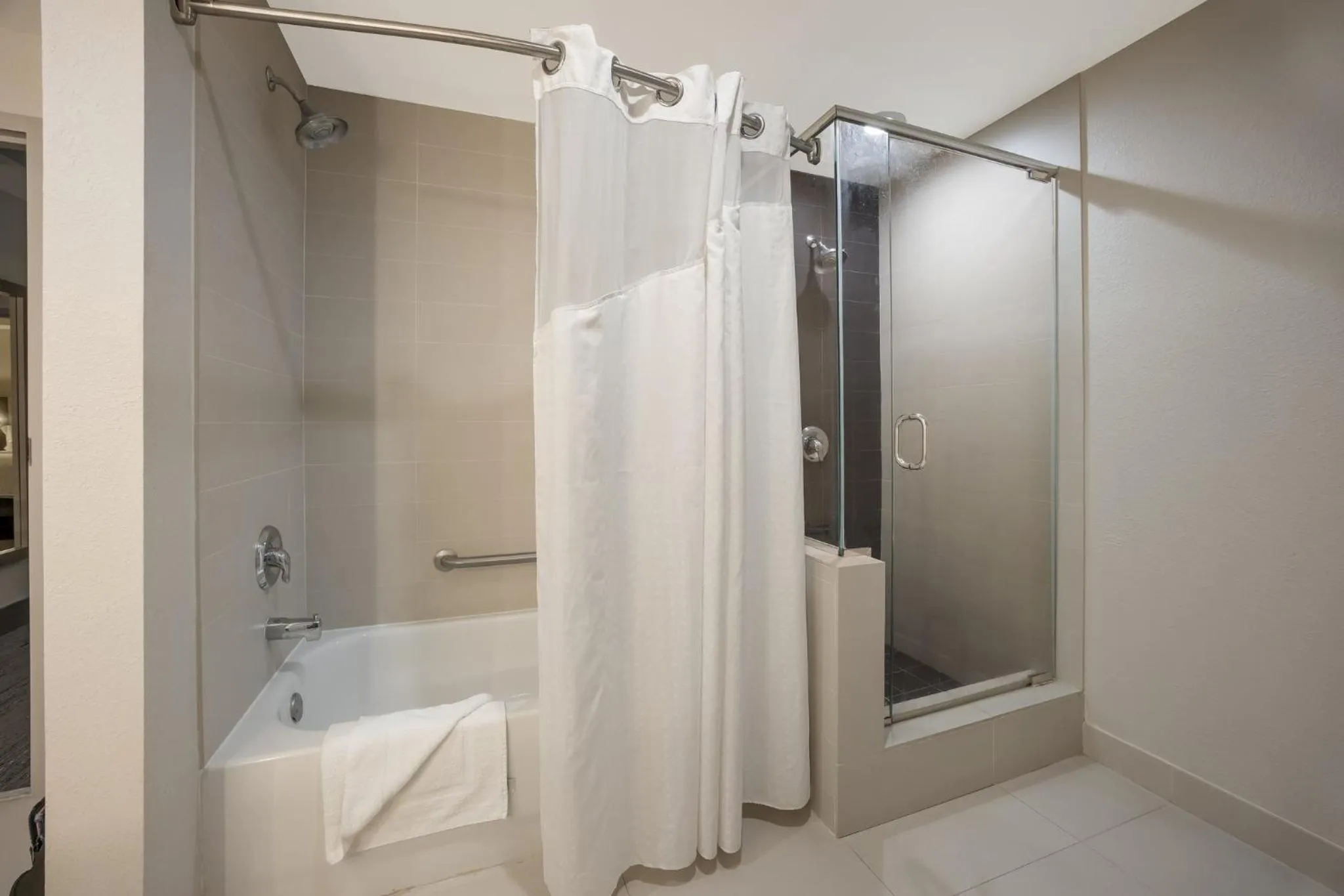 Photo of the whole room in Holiday Inn Express Hotel & Suites Perry by IHG