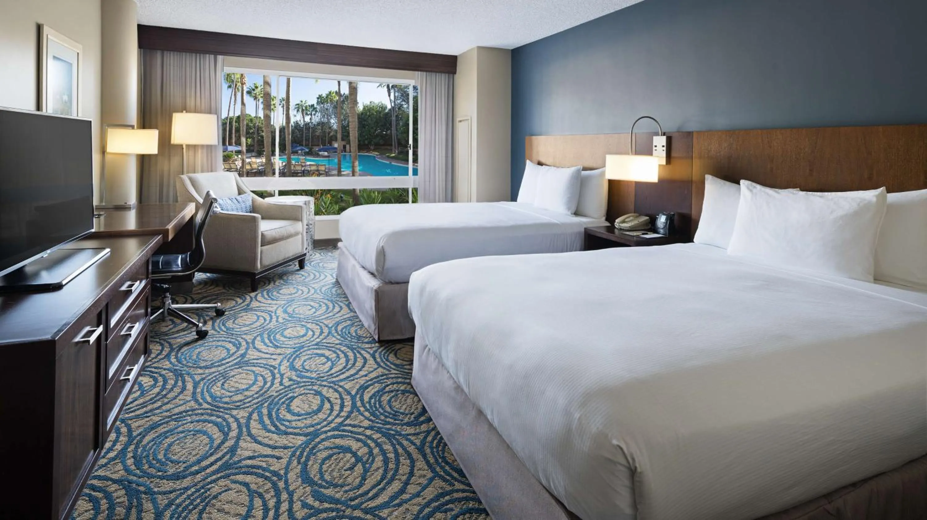 Bedroom, Bed in DoubleTree by Hilton San Diego Del Mar