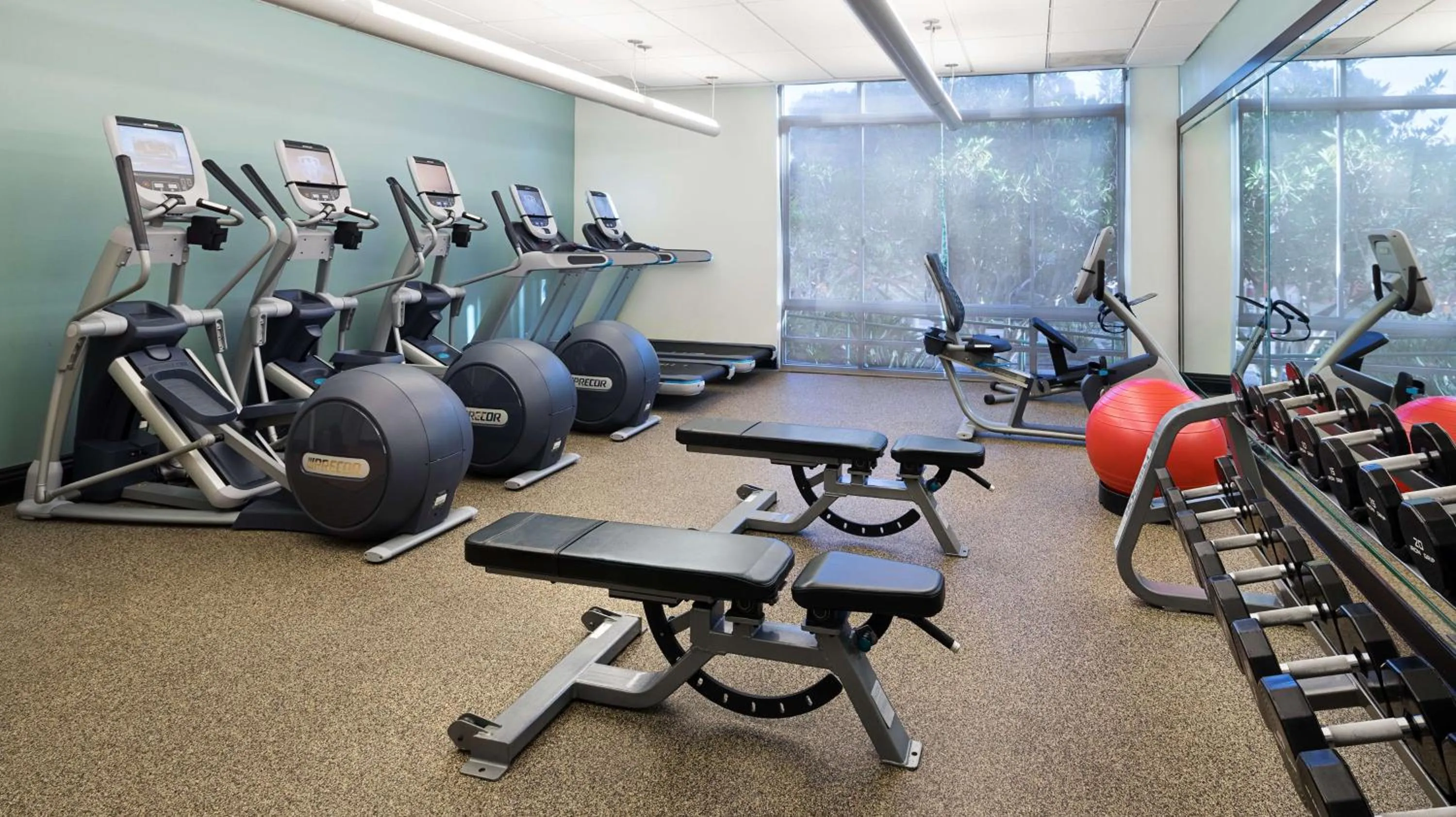 Fitness centre/facilities in DoubleTree by Hilton San Diego Del Mar