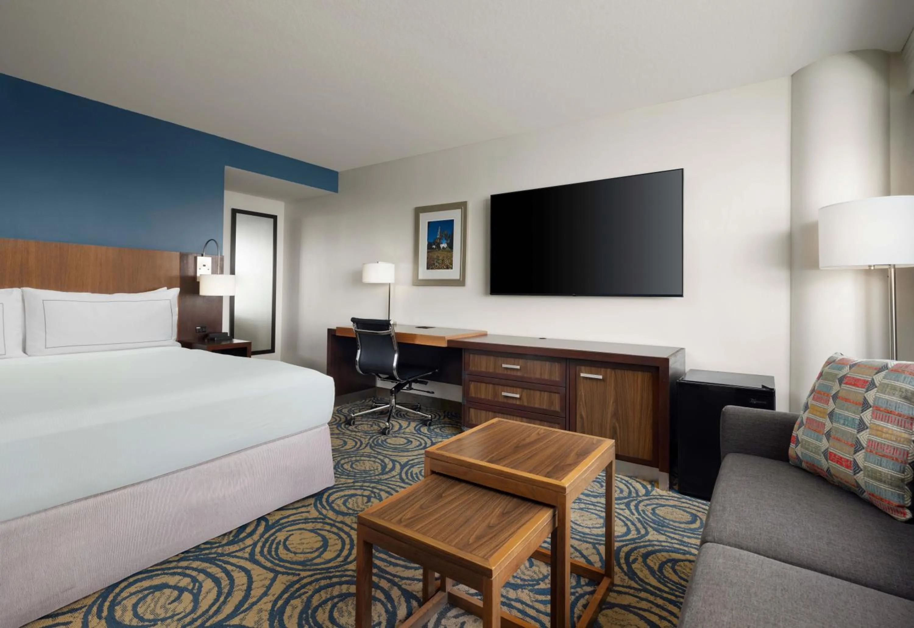 Bedroom, Bed in DoubleTree by Hilton San Diego Del Mar