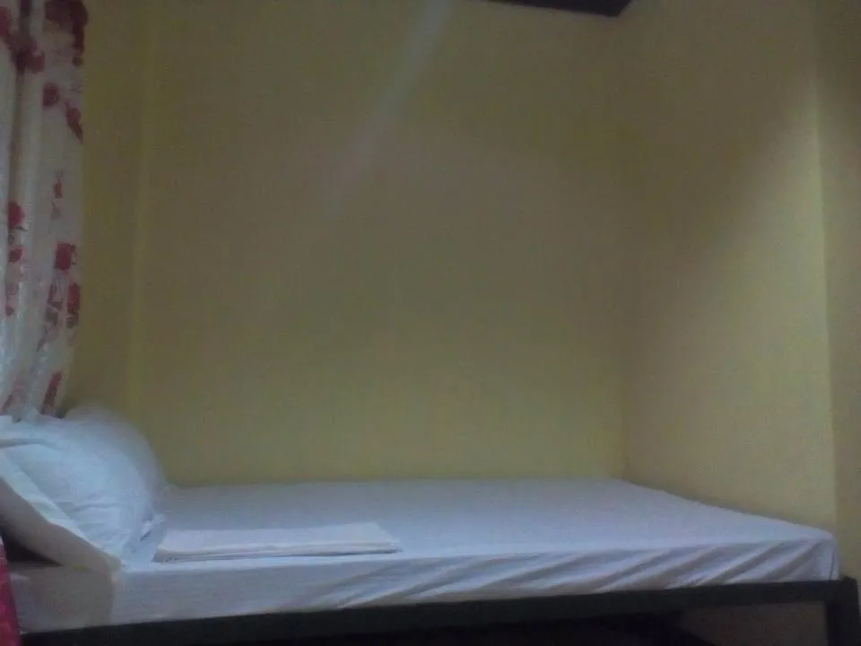 Bed in RMS Travellers Inn