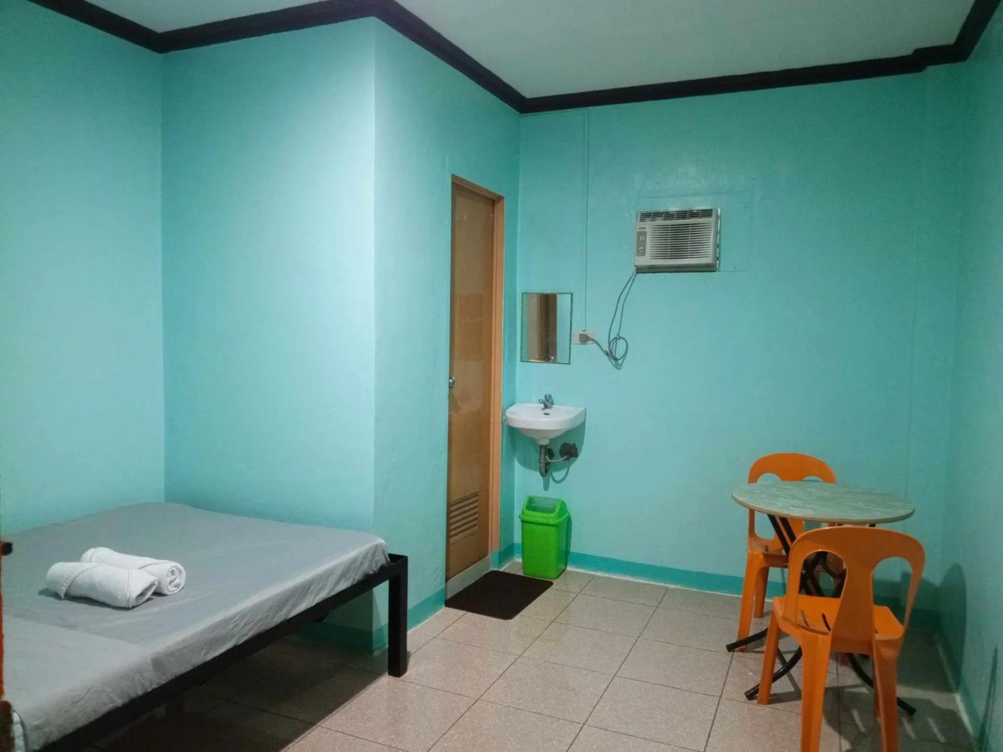 Bed in RMS Travellers Inn