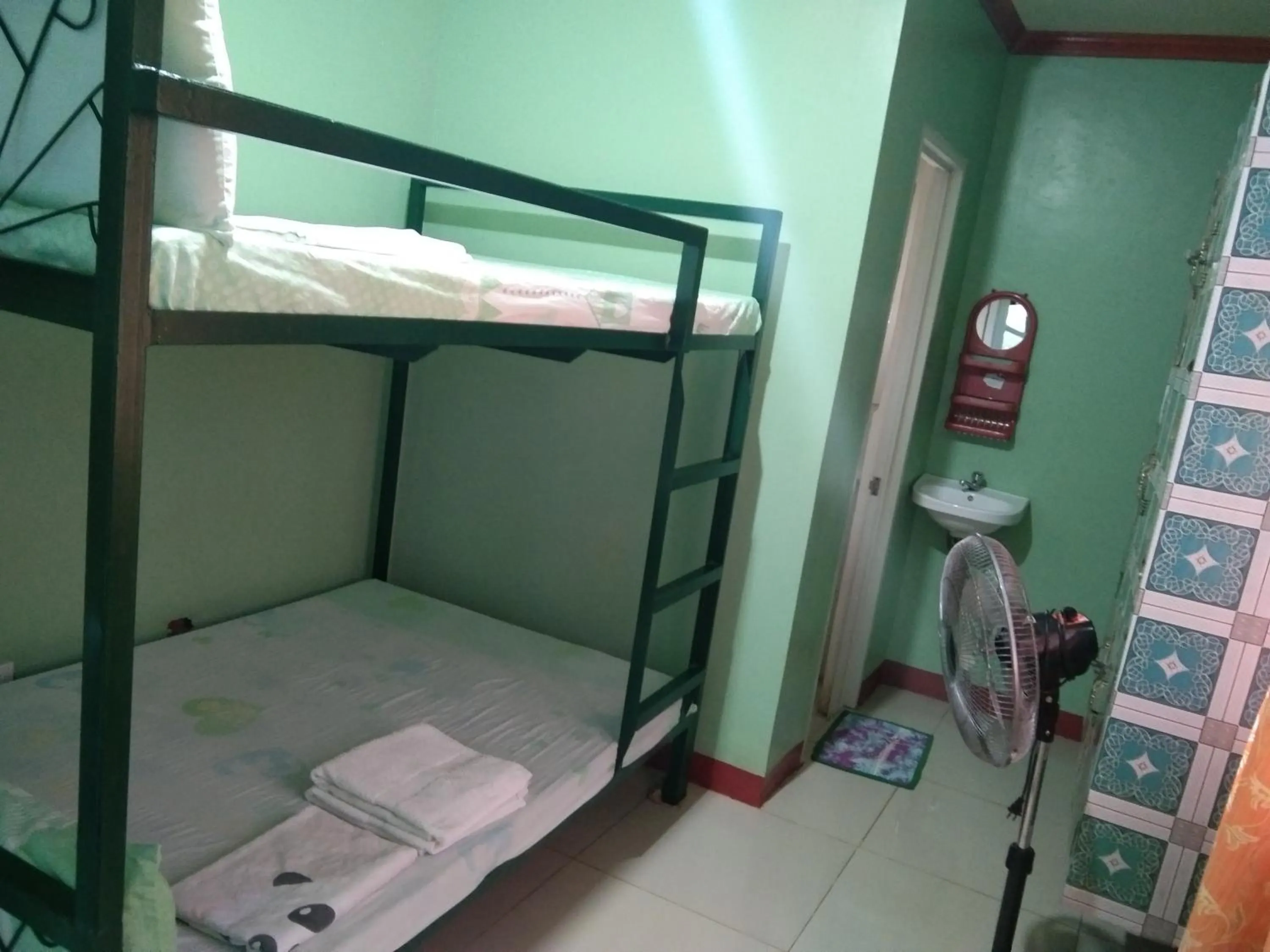 Bed in RMS Travellers Inn