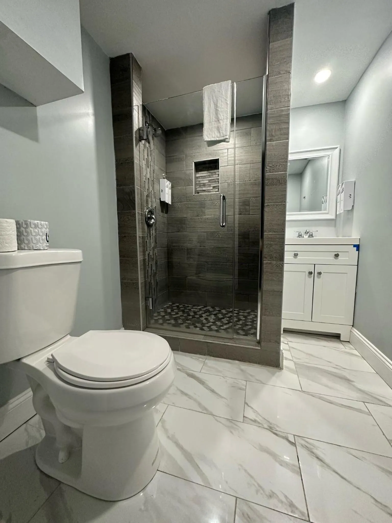 Bathroom in Red Roof PLUS & Suites Virginia Beach - Seaside