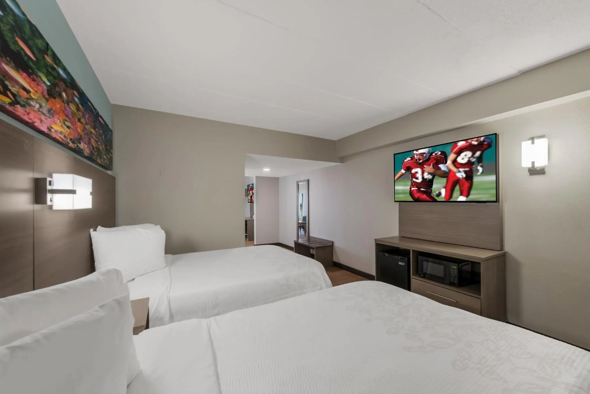 Bedroom, Bed in Red Roof PLUS & Suites Virginia Beach - Seaside