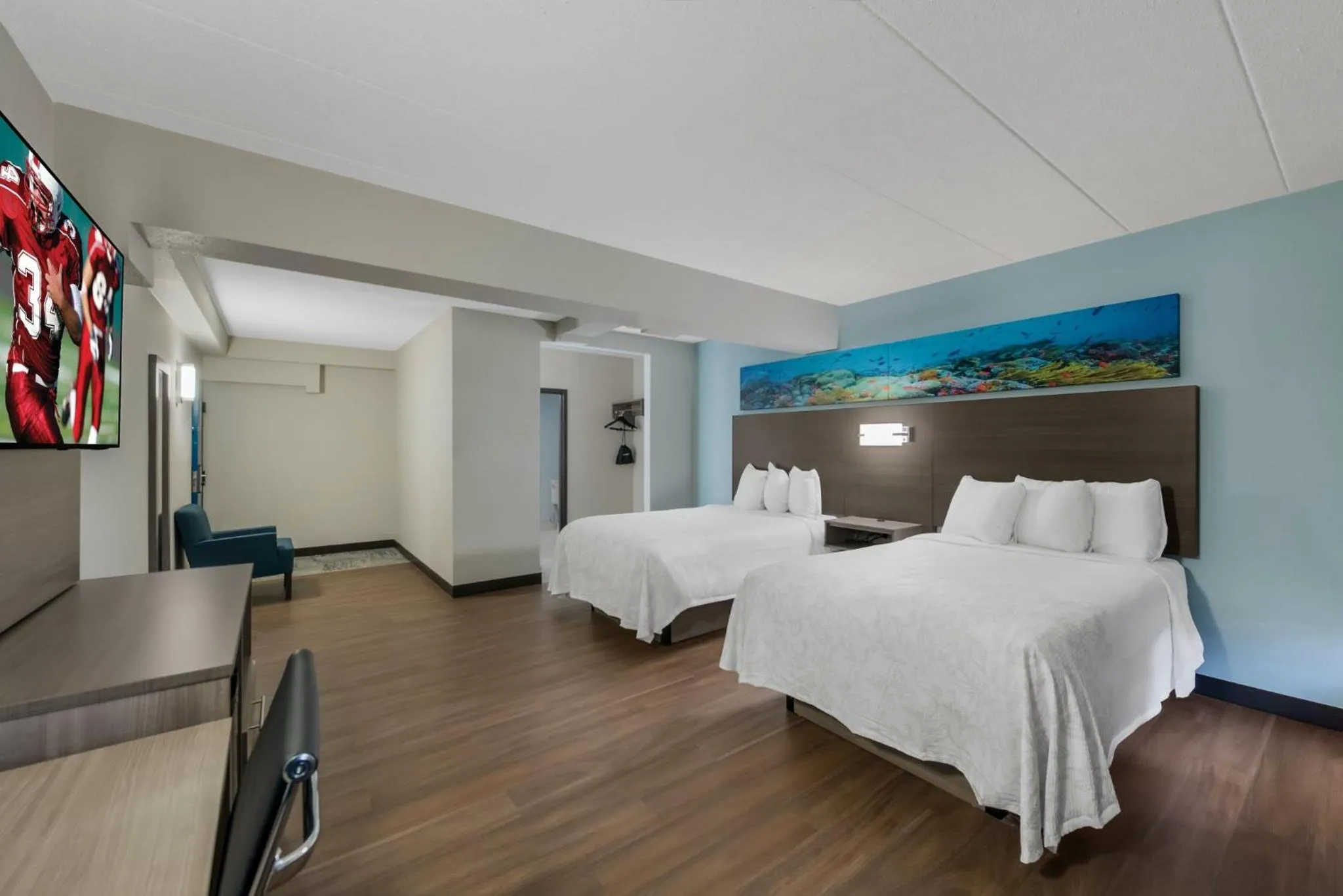 Photo of the whole room, Bed in Red Roof PLUS & Suites Virginia Beach - Seaside